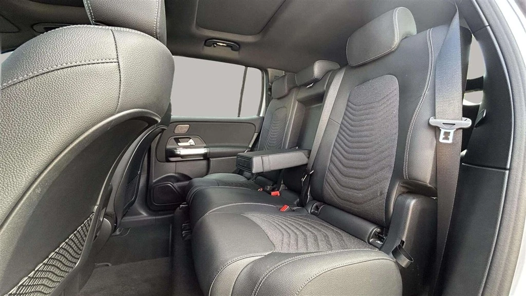 Mercedes-Benz-EQB-image-18