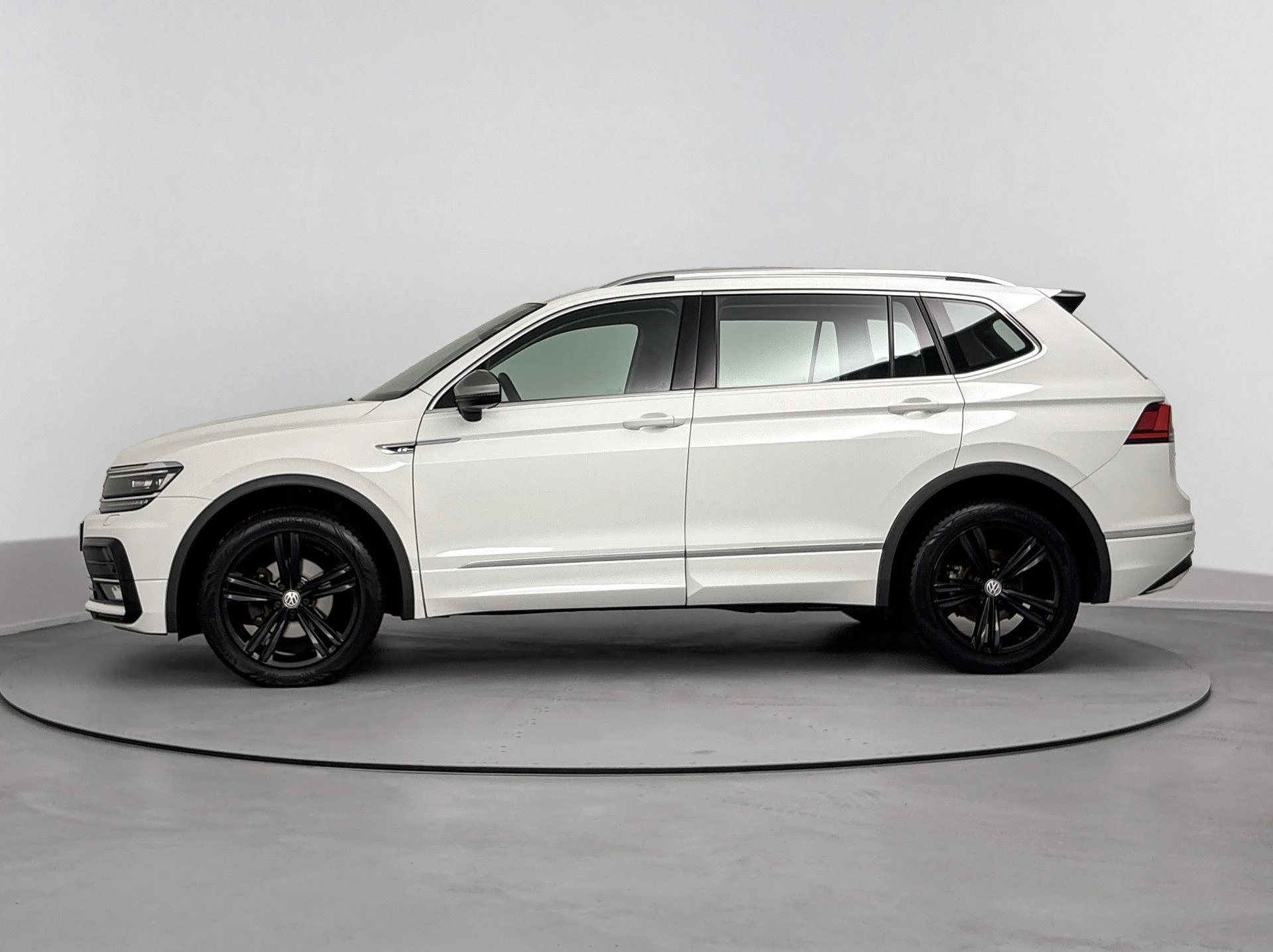 Volkswagen-Tiguan Allspace-image-1