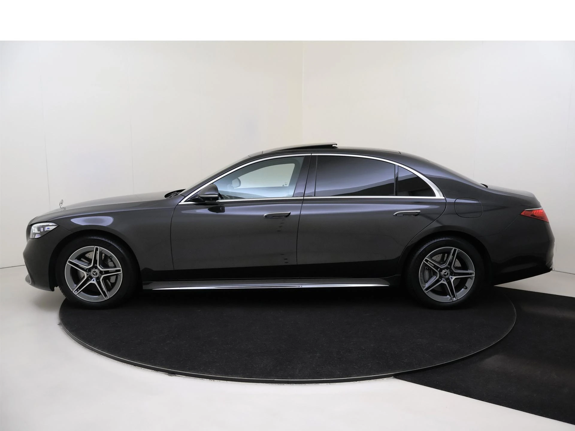 Mercedes-Benz-S-Klasse-image-7