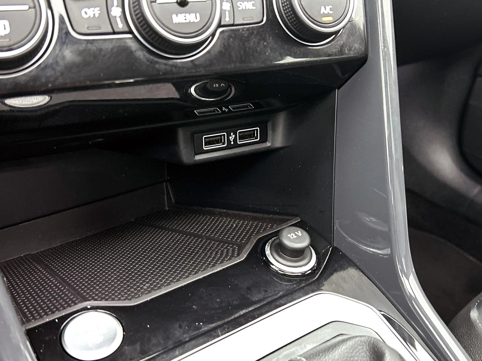 Volkswagen-T-Roc-image-34