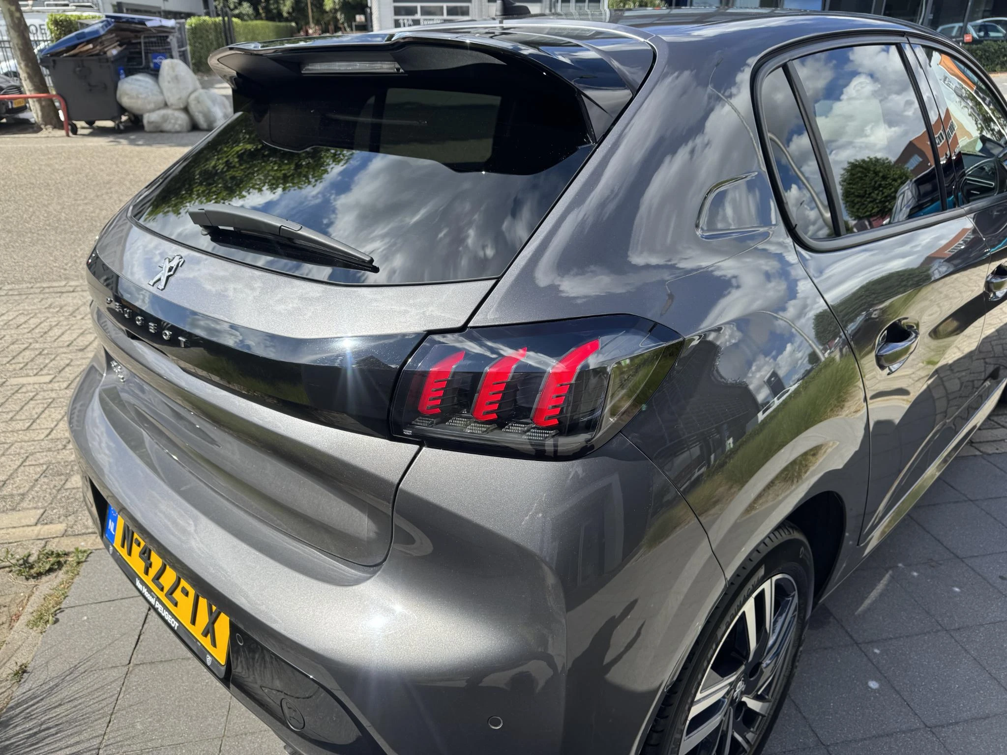 Peugeot-208-image-11