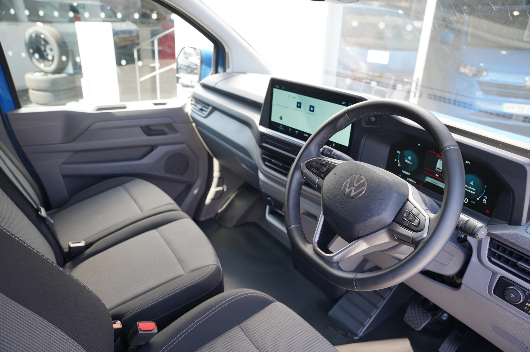 Volkswagen-Transporter-image-5