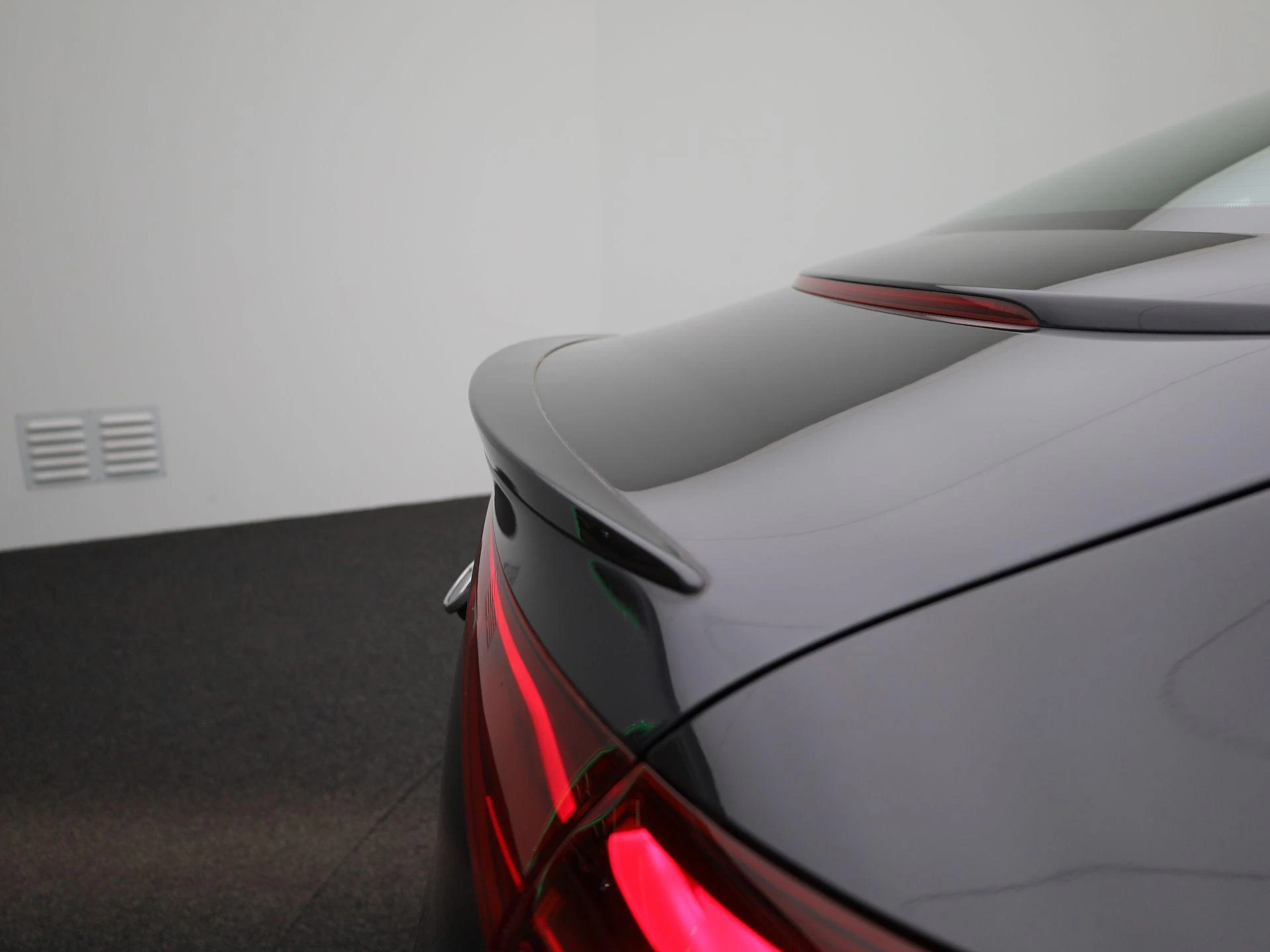 Mercedes-Benz-EQE-image-47