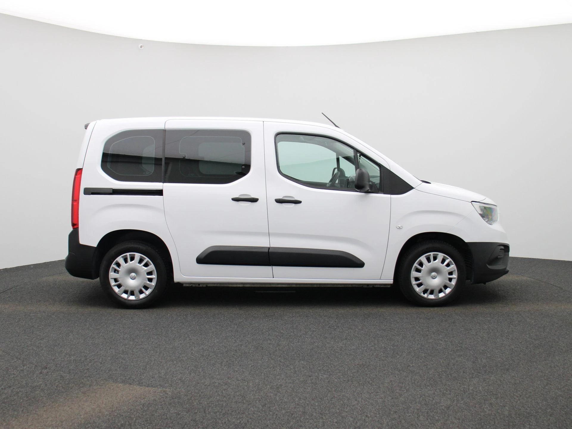 Opel-Combo Life-image-5