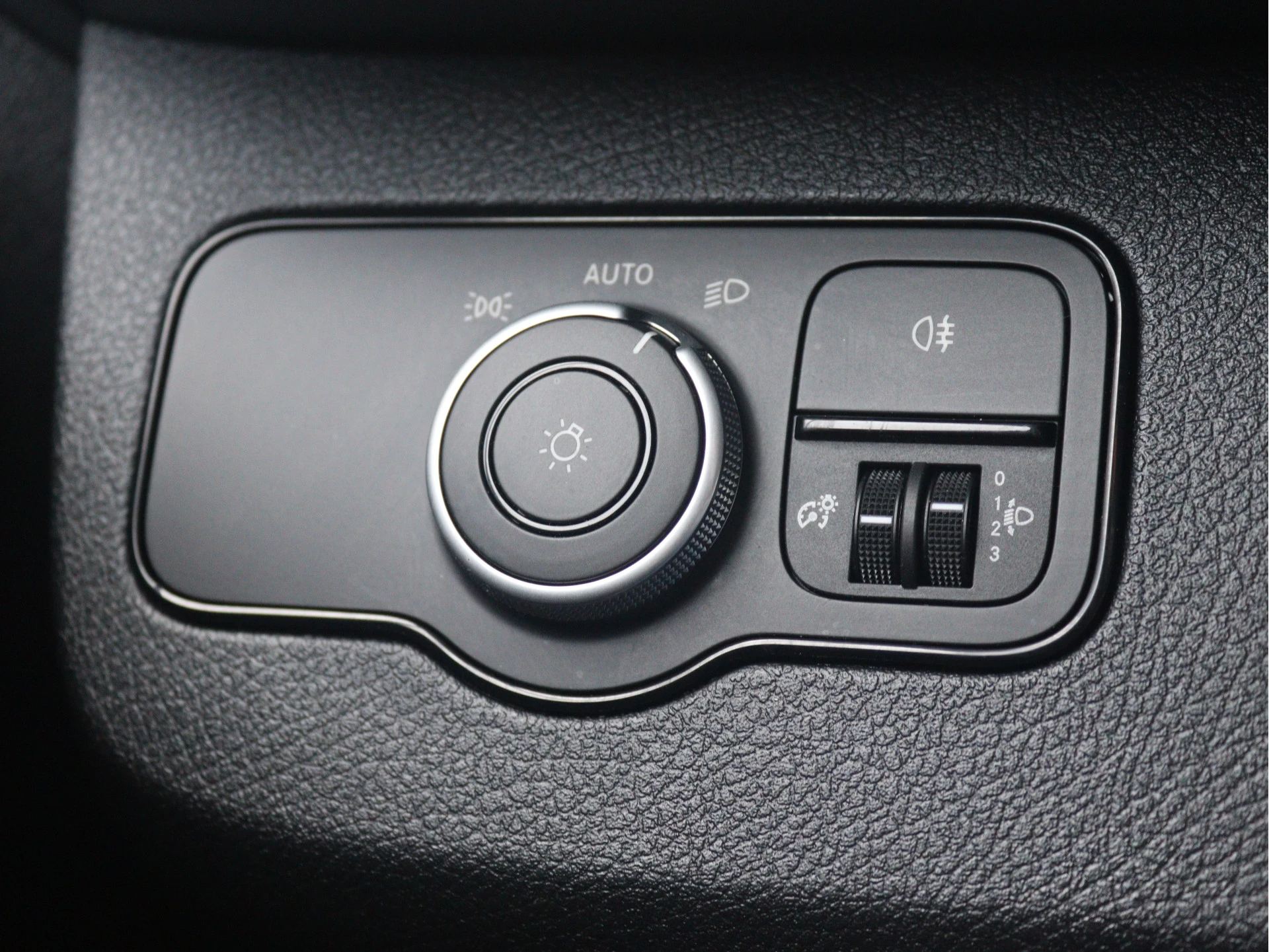 Mercedes-Benz-Sprinter-image-12