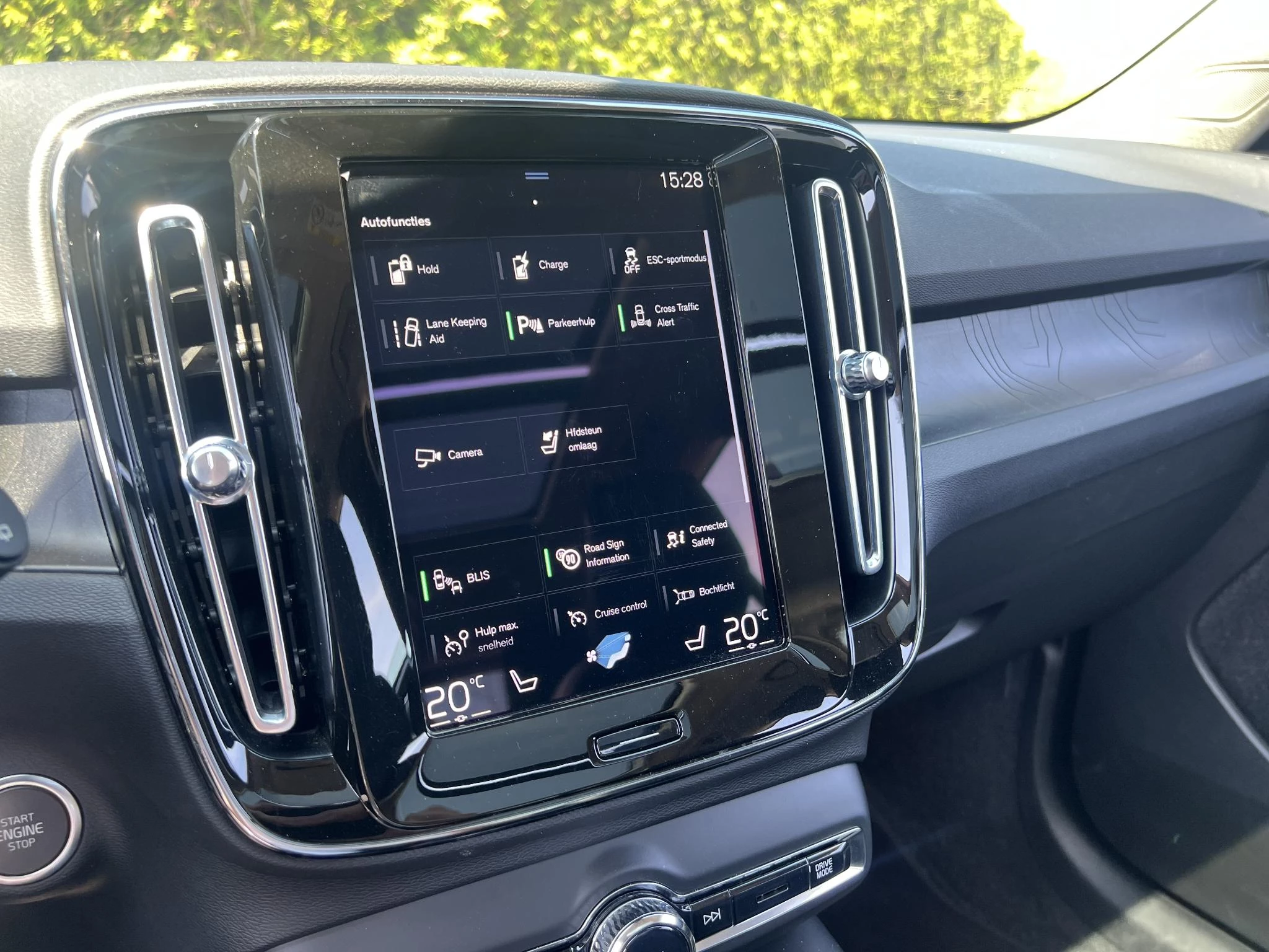 Volvo-XC40-image-18
