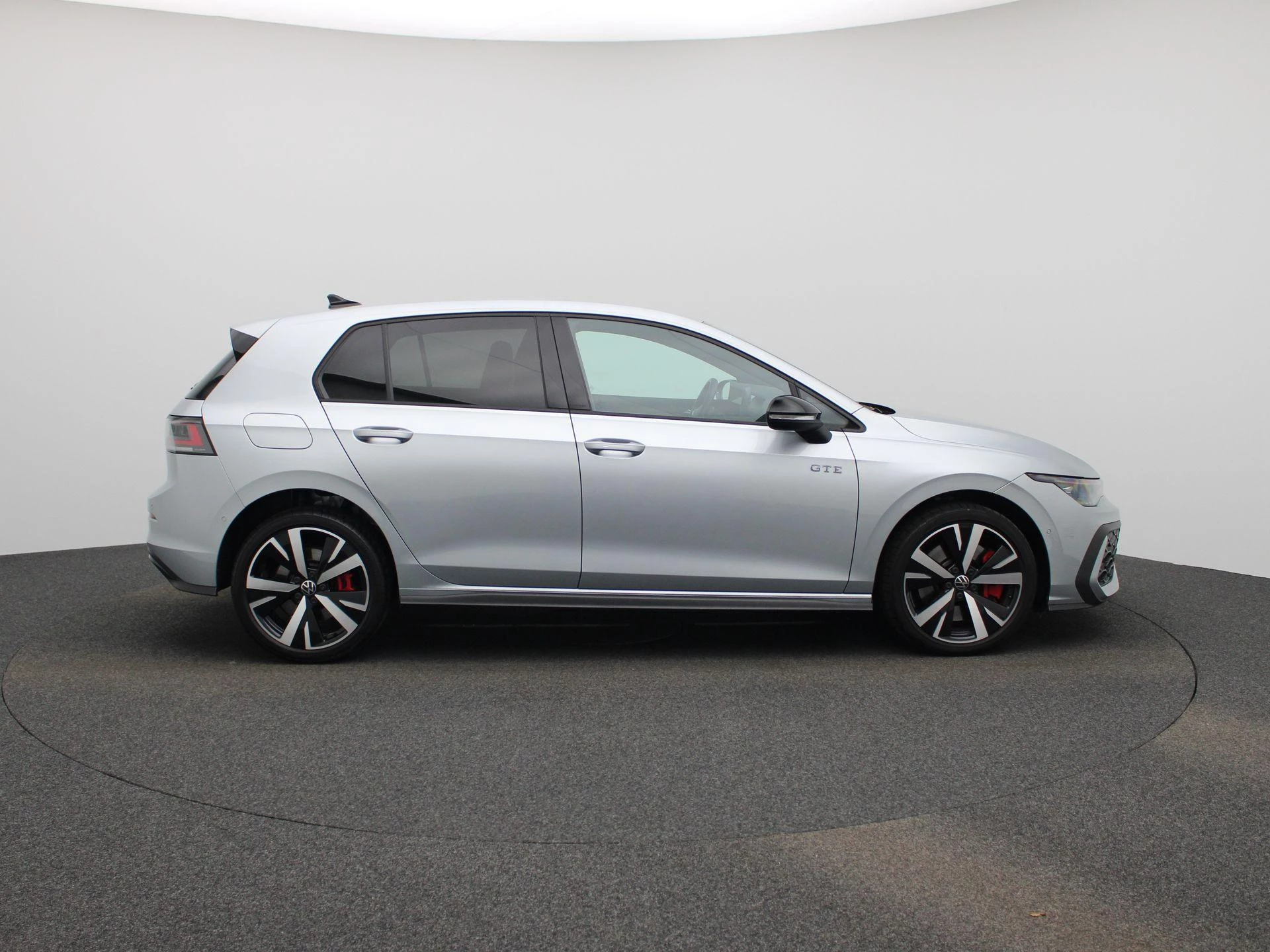 Volkswagen-Golf-image-5