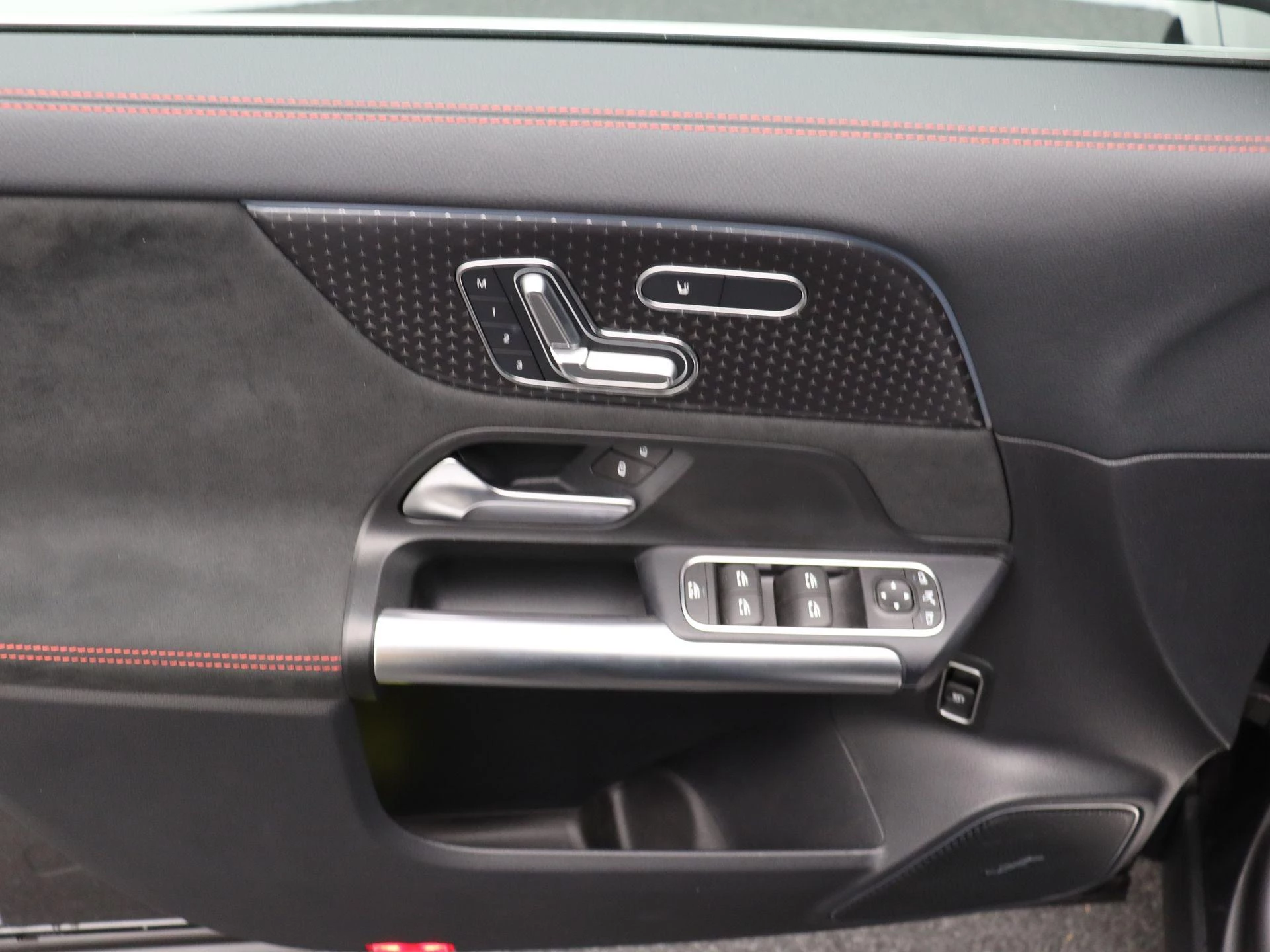 Mercedes-Benz-EQA-image-7