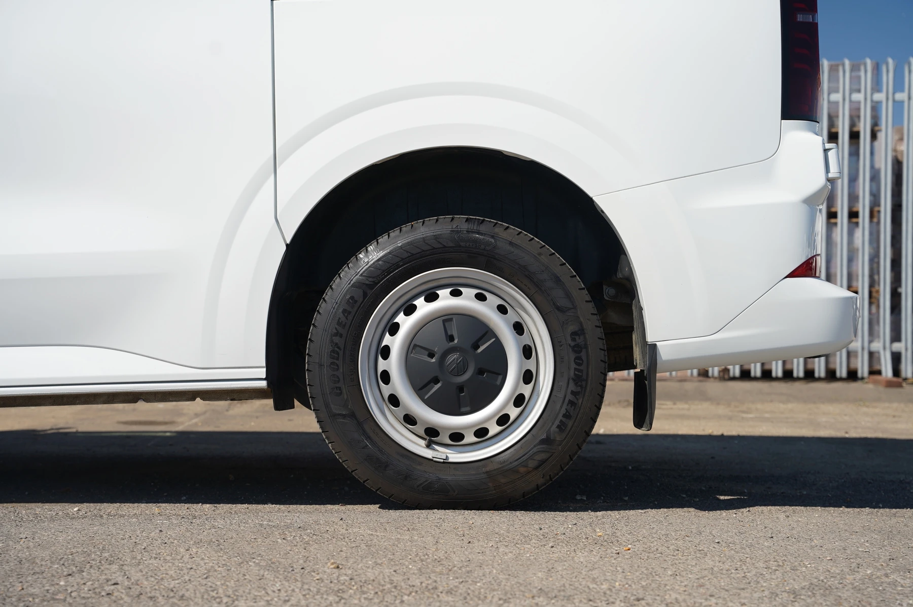 Volkswagen-Transporter-image-30