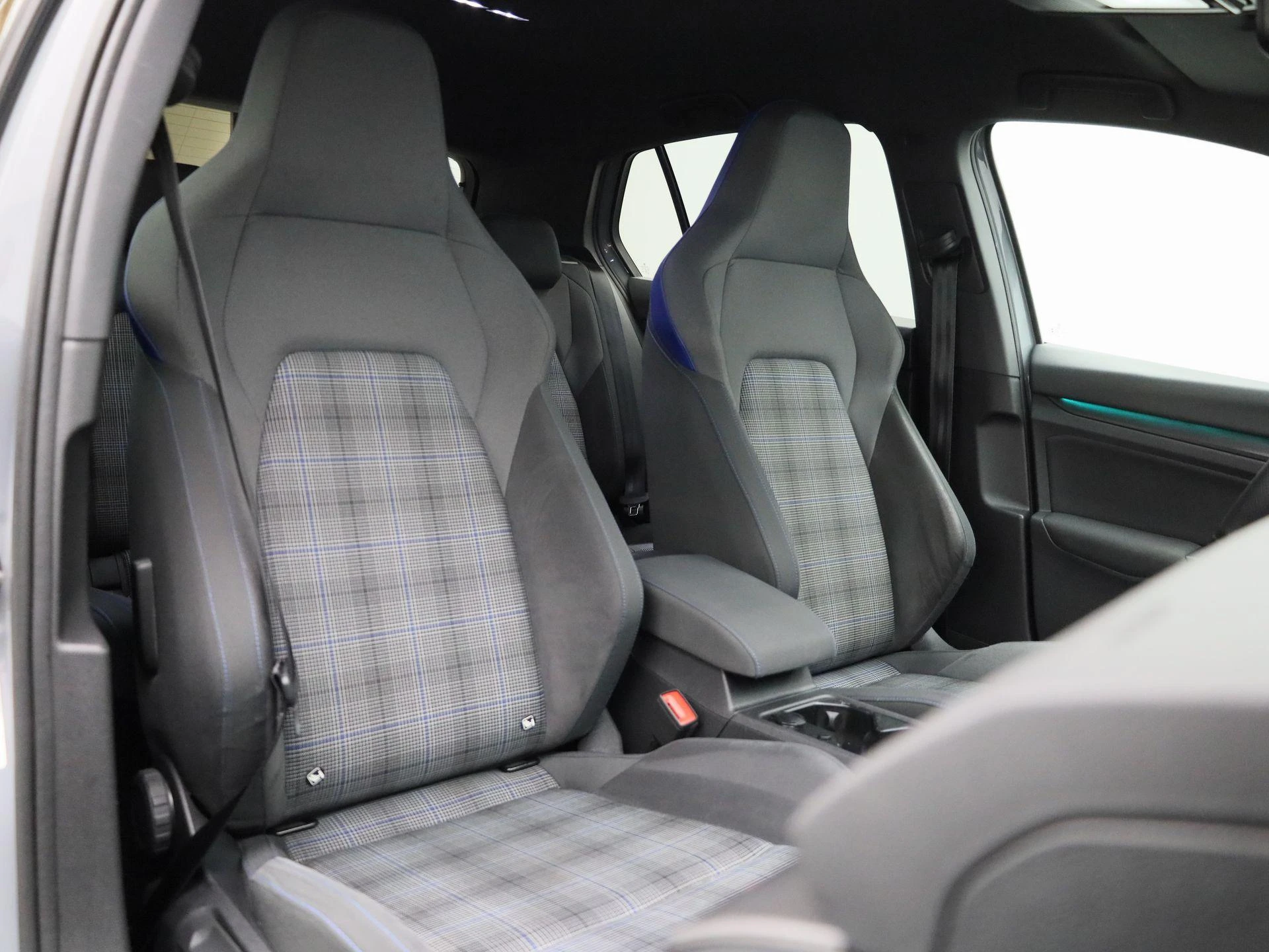 Volkswagen-Golf-image-35