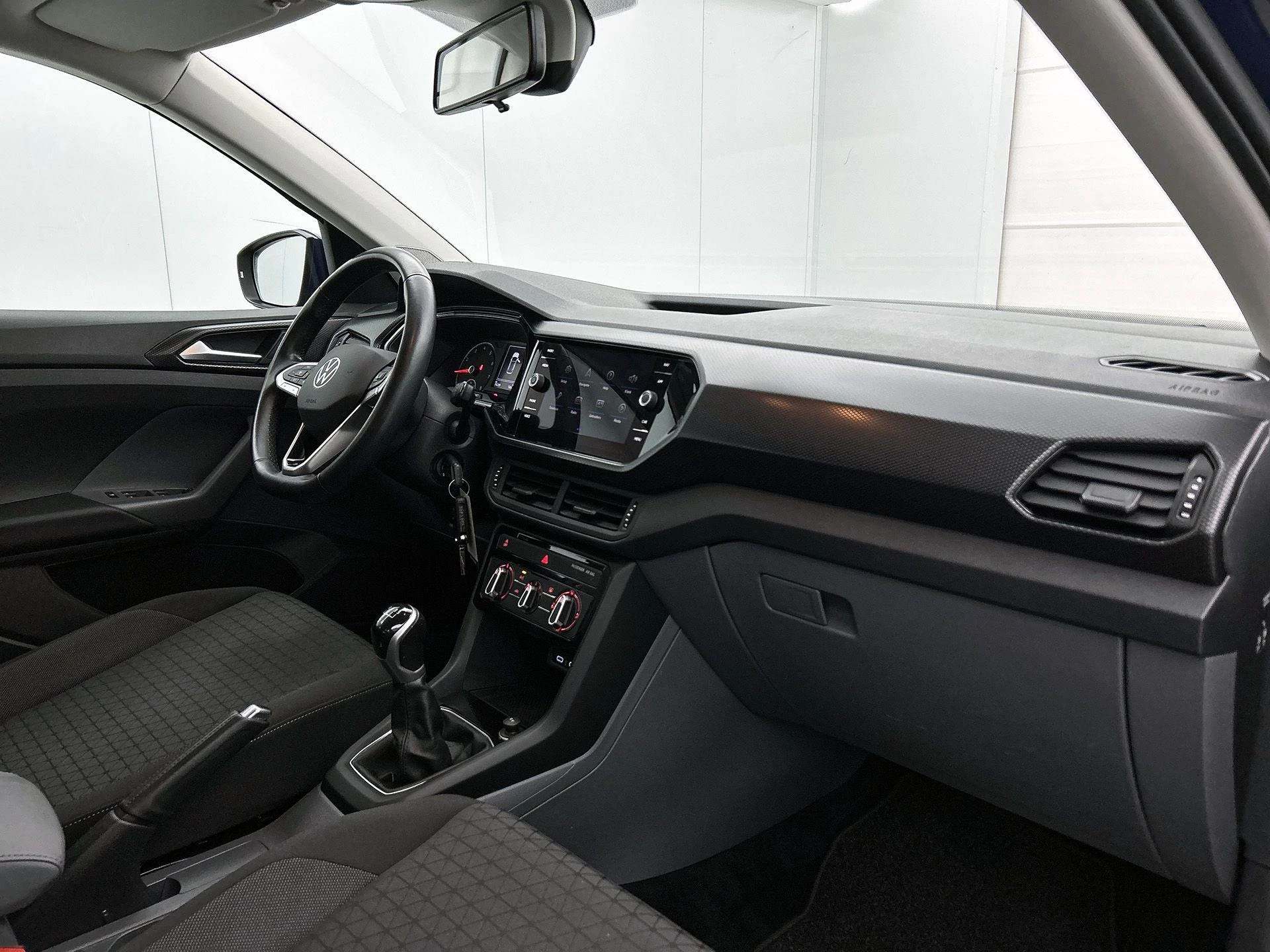 Volkswagen-T-Cross-image-18