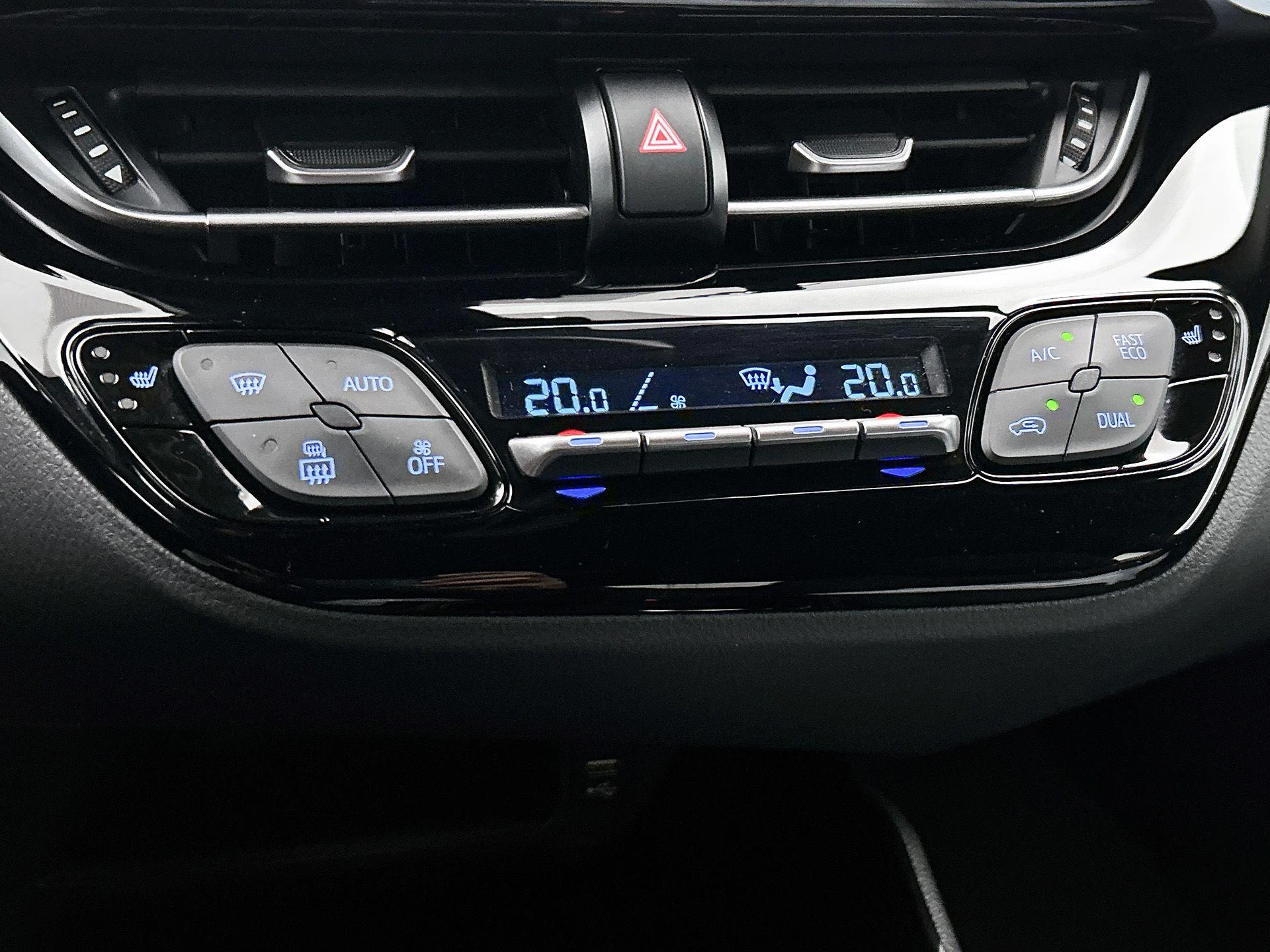 Toyota-C-HR-image-23