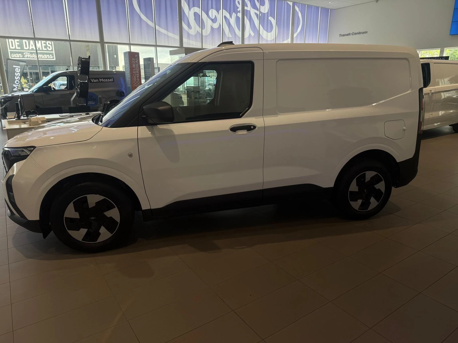 Ford E-Transit Courier