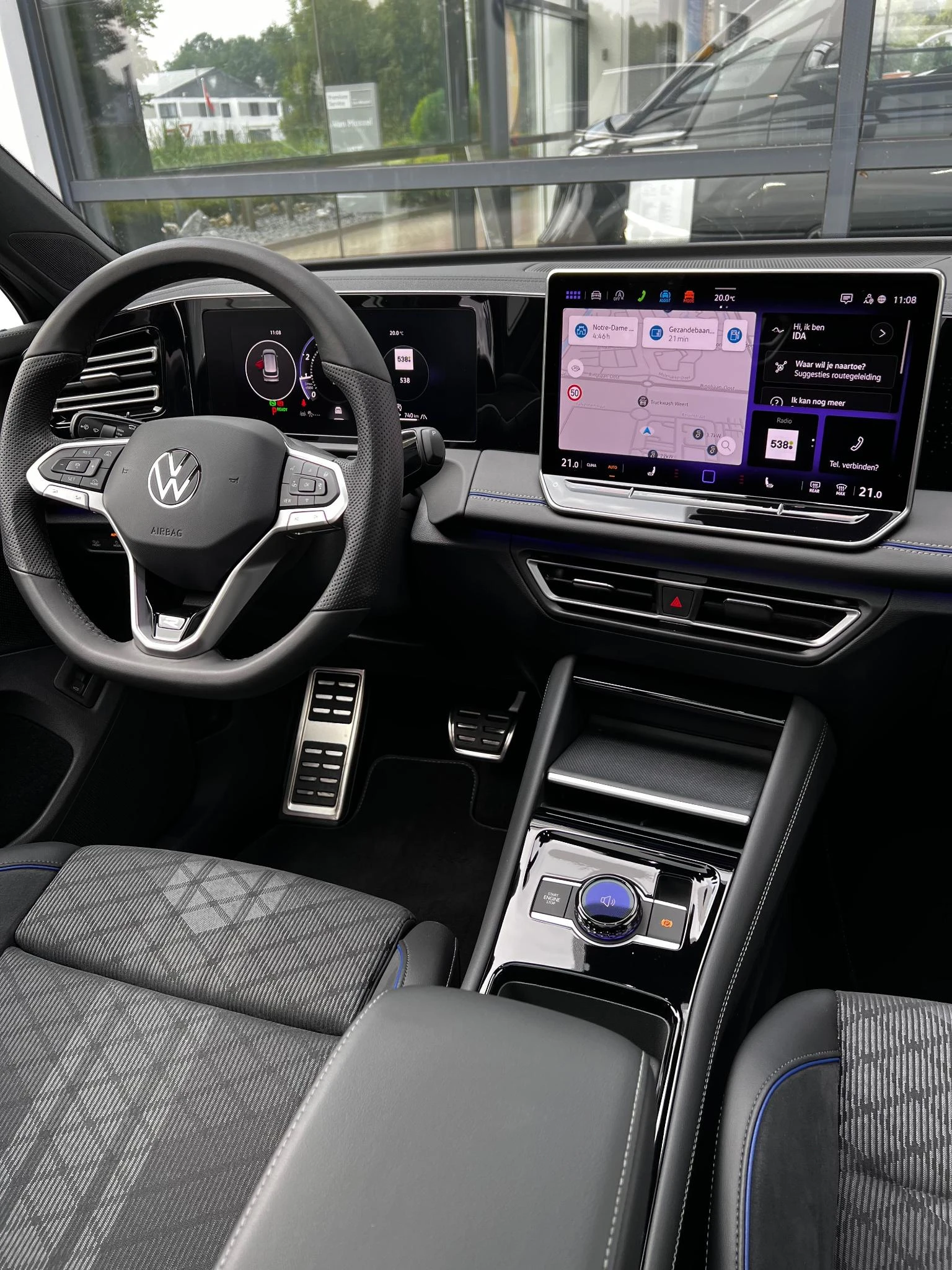 Volkswagen-Tiguan-image-33