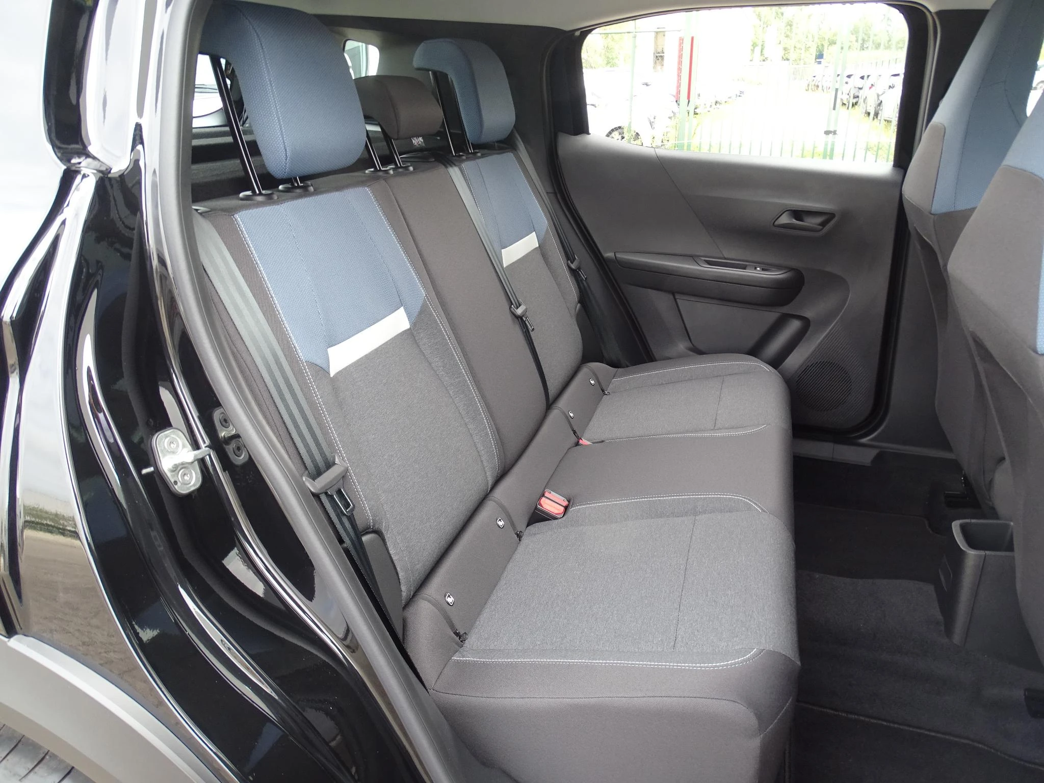 Opel-Frontera-image-15