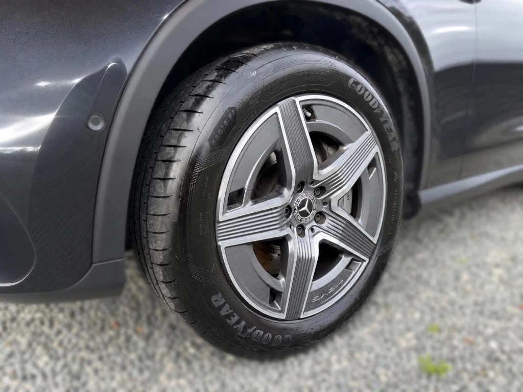 Mercedes-Benz-GLC 300 d-image-5