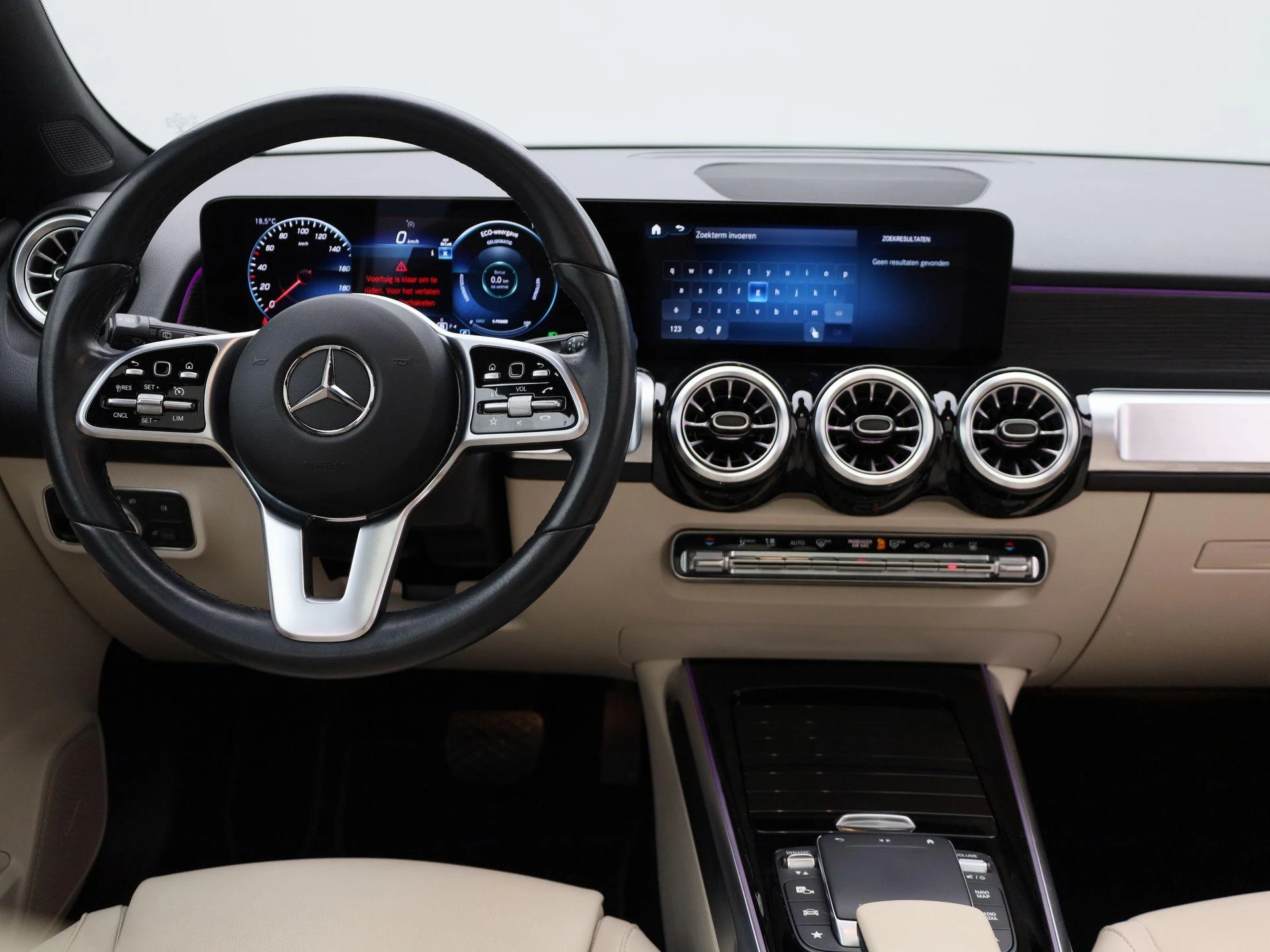 Mercedes-Benz-EQB-image-6