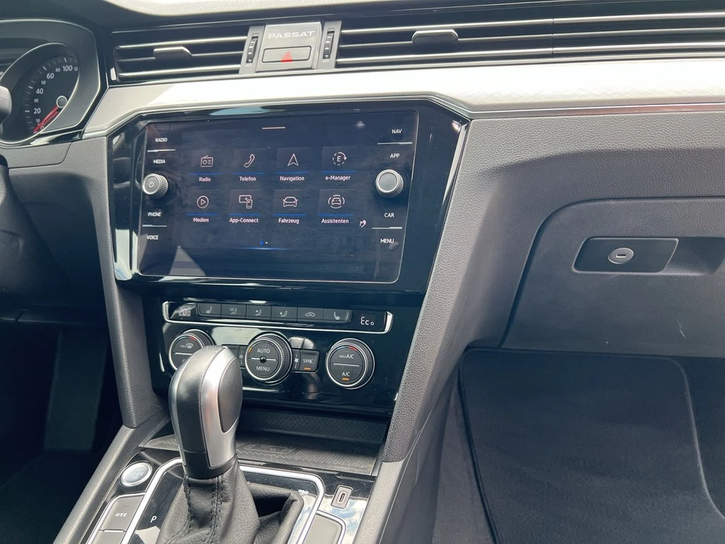 Volkswagen-Passat-image-10