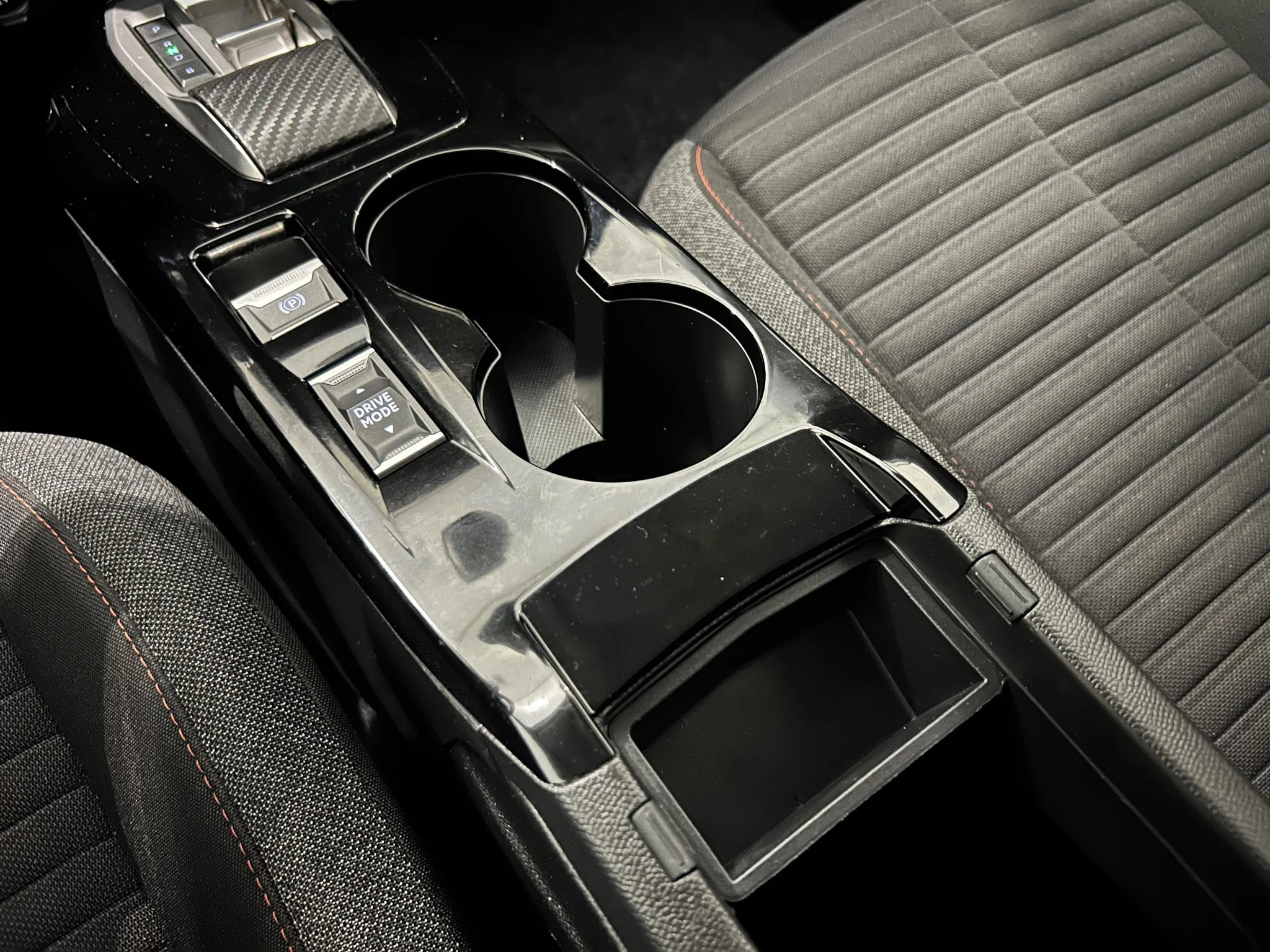 Peugeot-e-2008-image-20