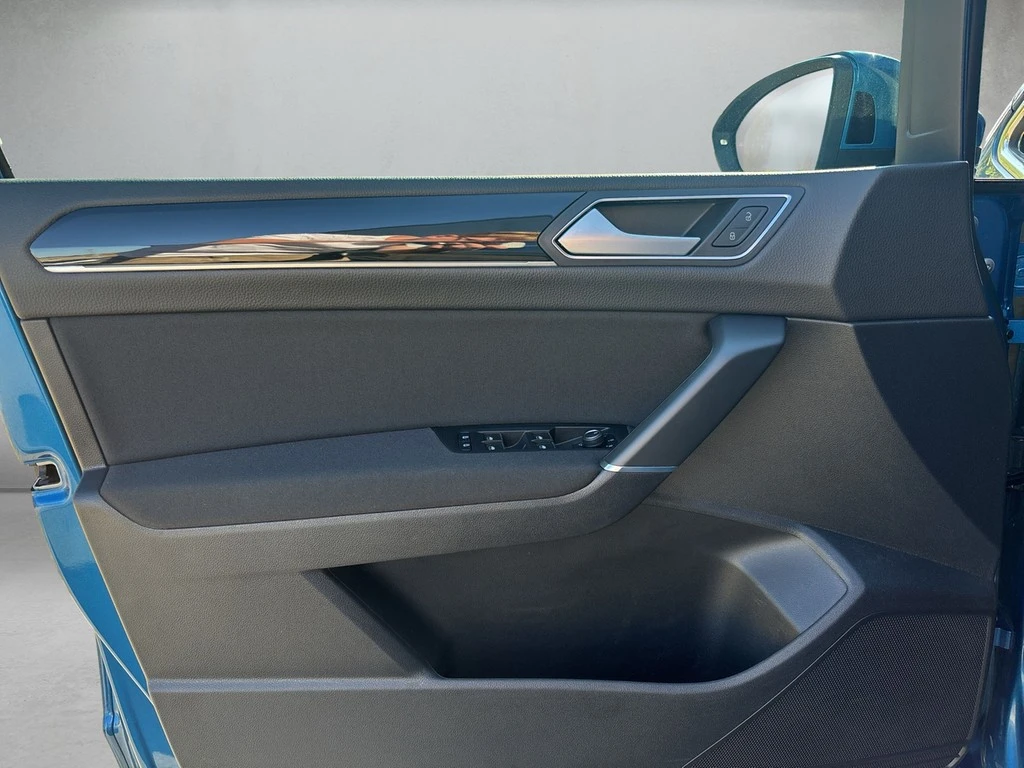 Volkswagen-Touran-image-5