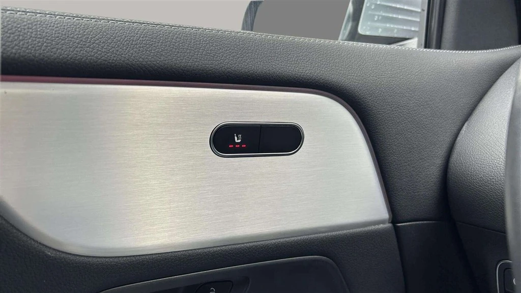 Mercedes-Benz-EQA-image-10