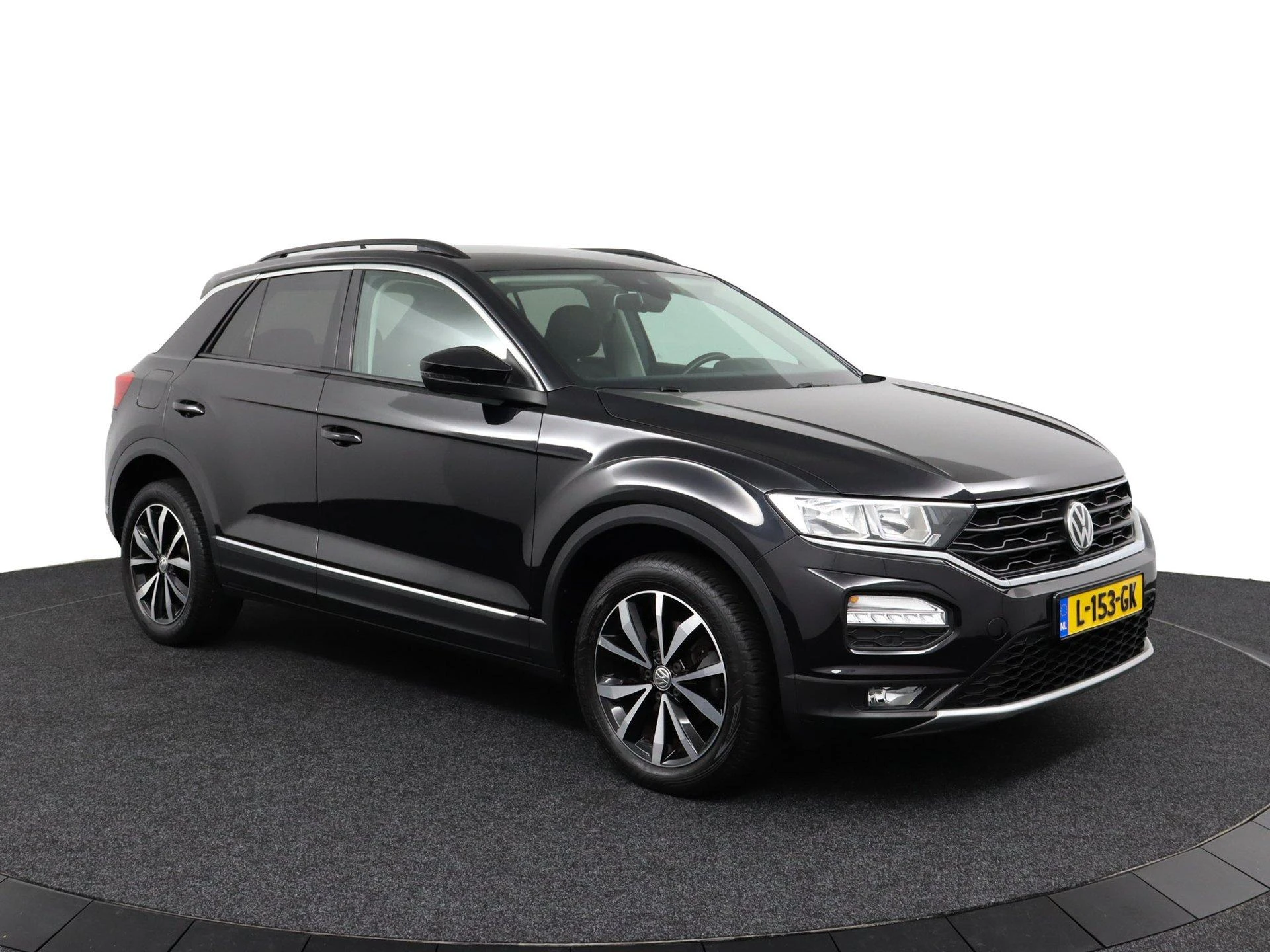 Volkswagen-T-Roc-image-6