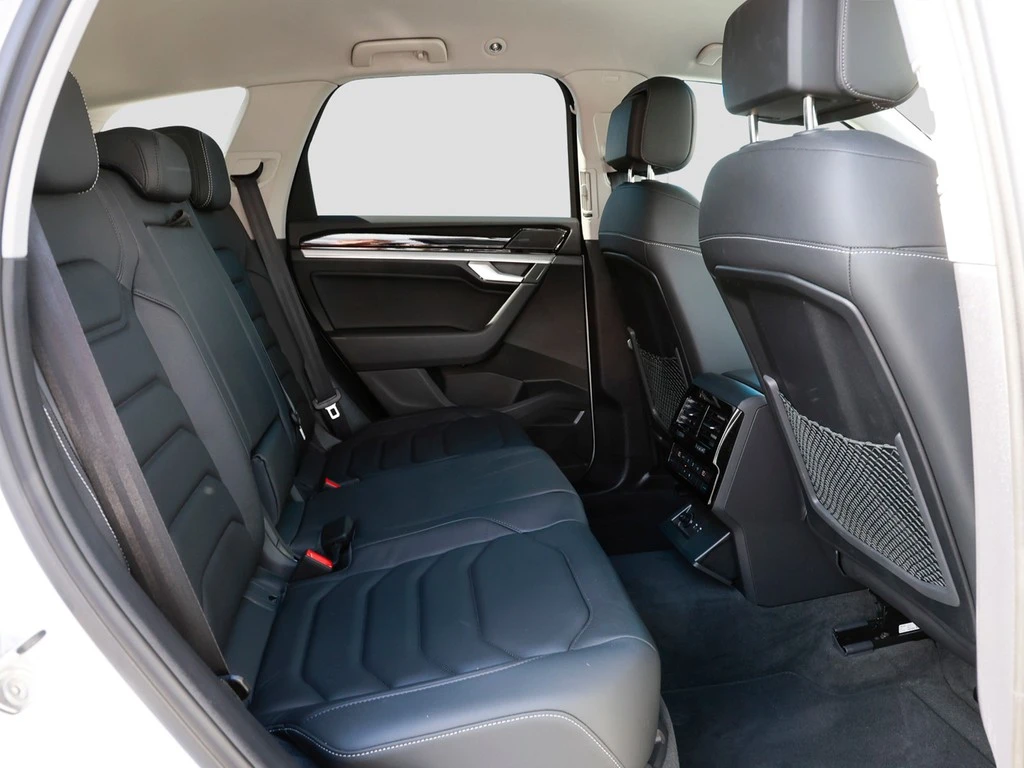 Volkswagen-Touareg-image-9