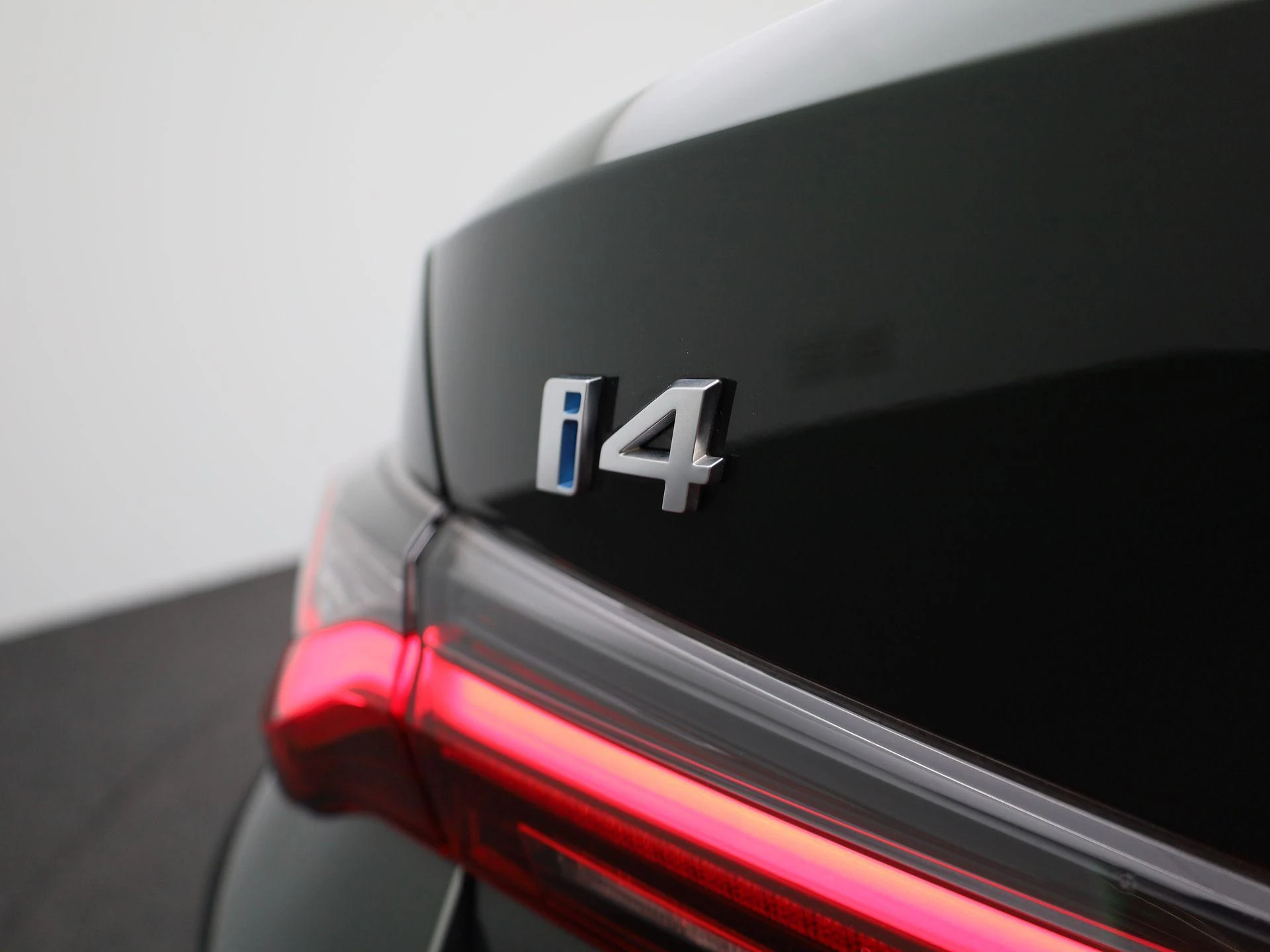 BMW-i4-image-41