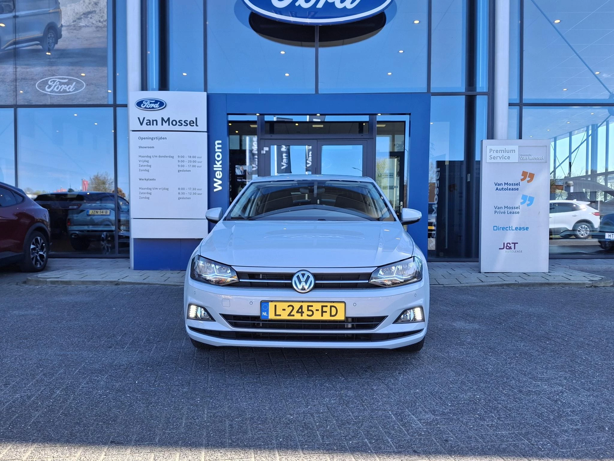 Volkswagen-Polo-image-1