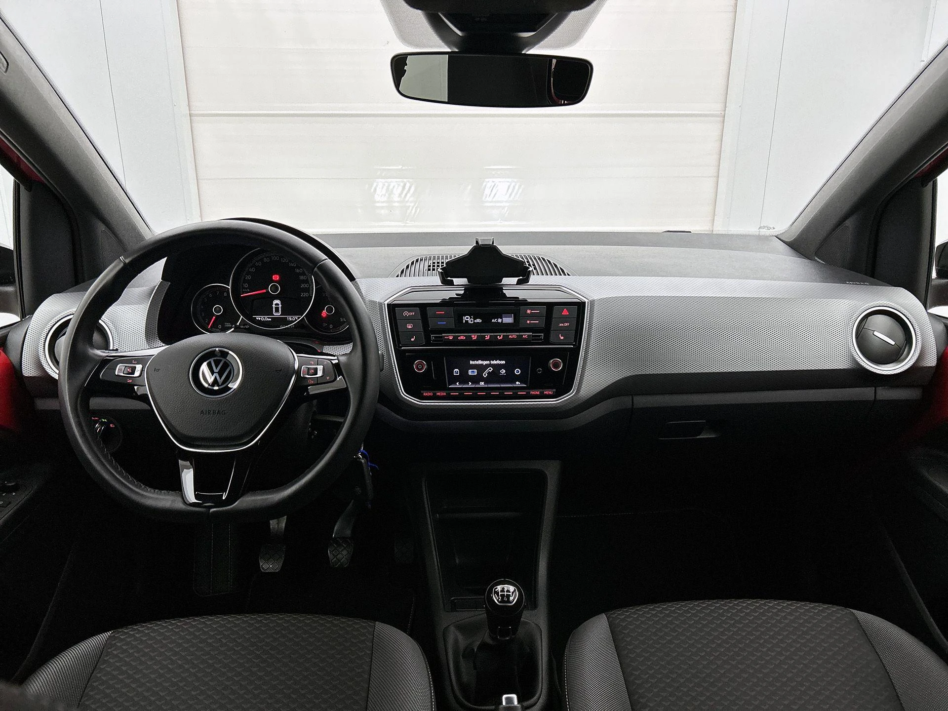Volkswagen-up!-image-18