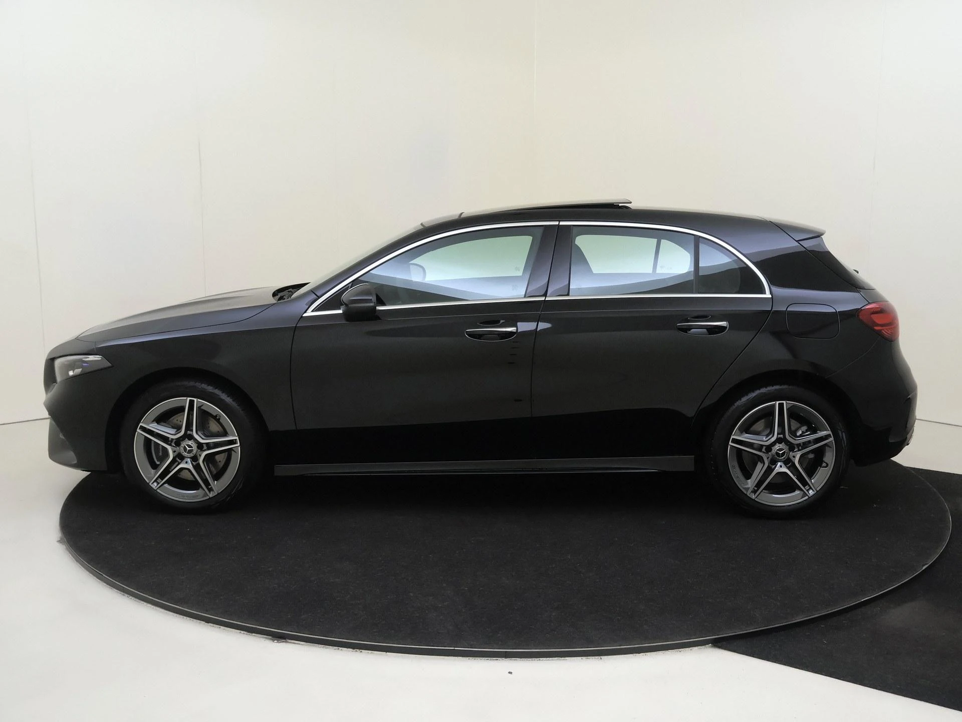 Mercedes-Benz-A-Klasse-image-6