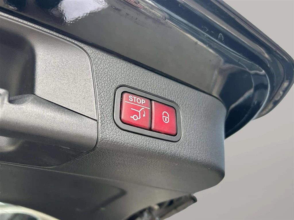 Mercedes-Benz-GLB-image-21