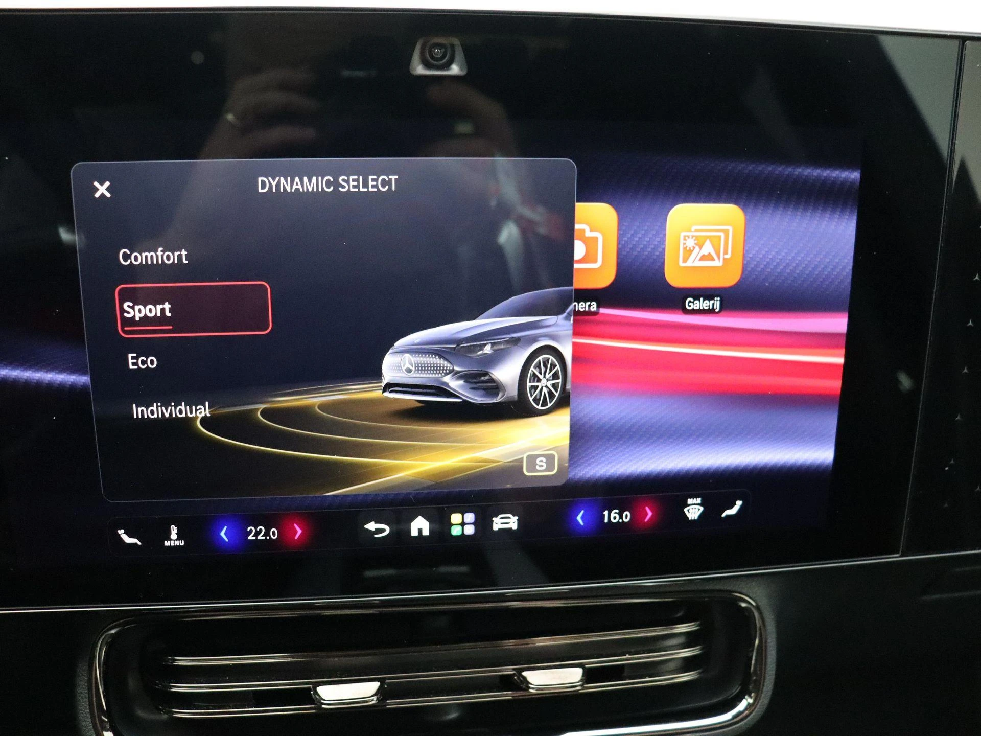 Mercedes-Benz-CLA-image-21