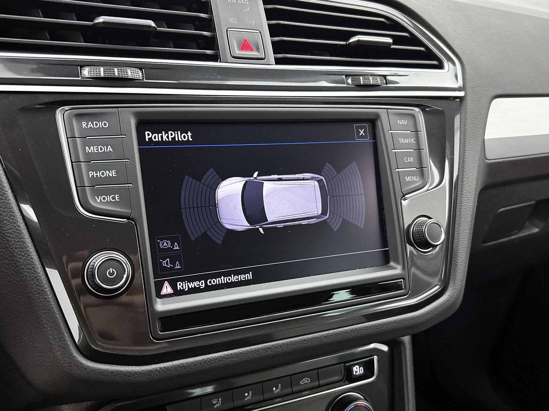 Volkswagen-Tiguan-image-9