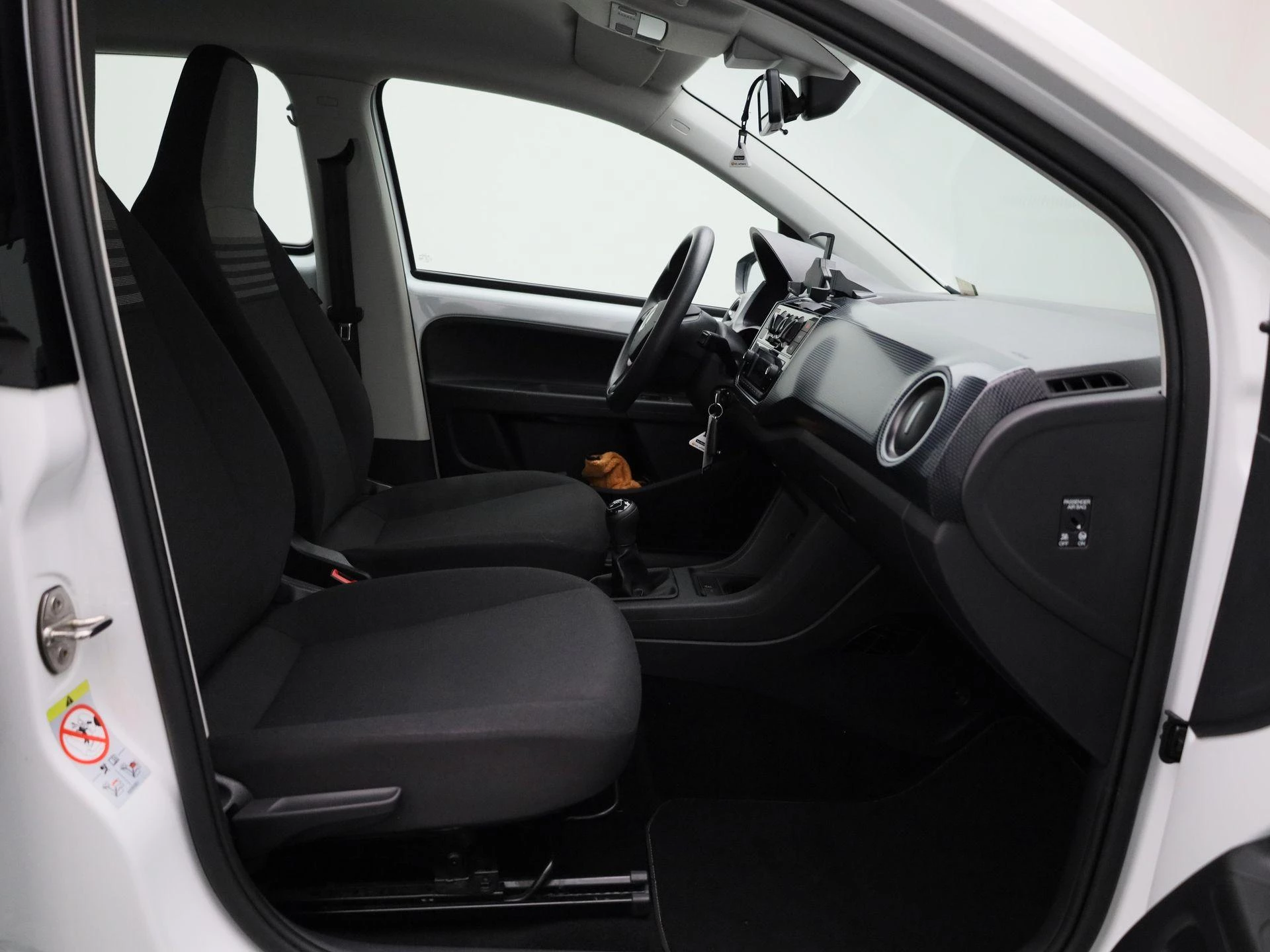 Volkswagen-up!-image-22