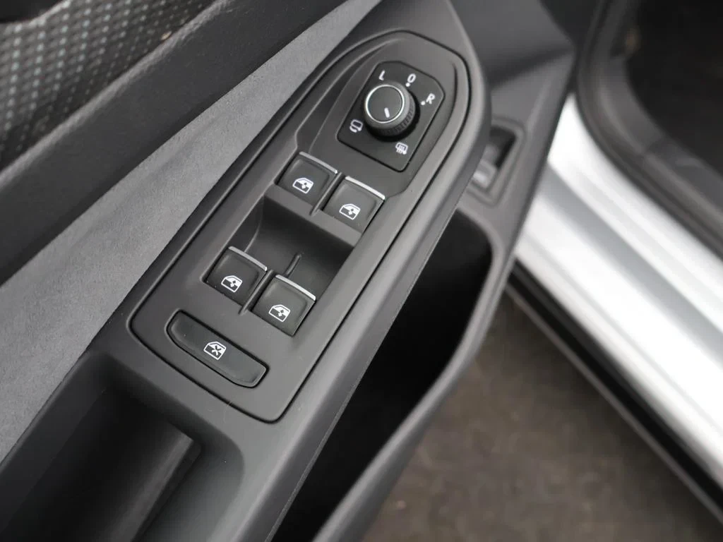 Volkswagen-Golf-image-19