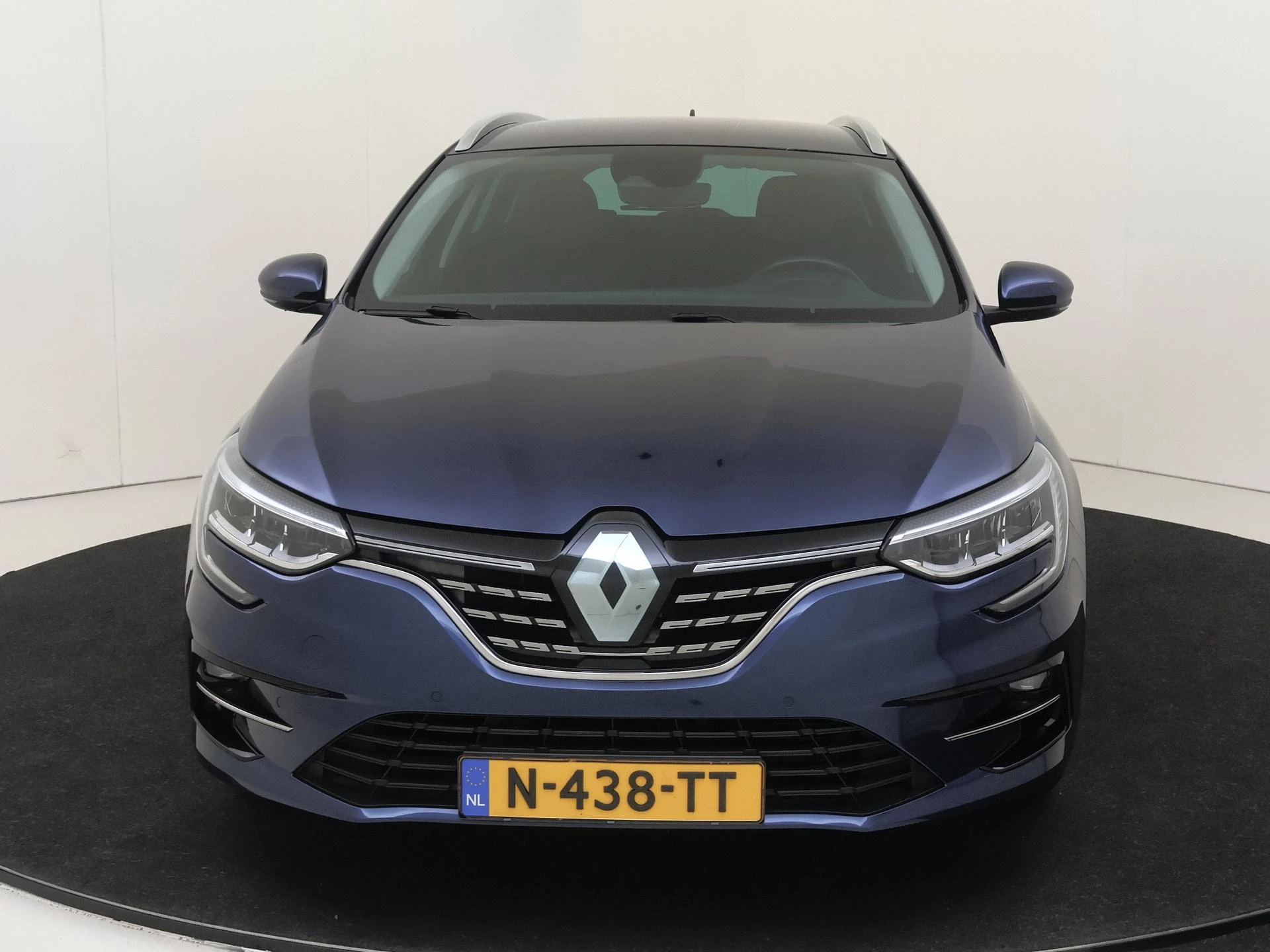Renault-Mégane Estate-image-8