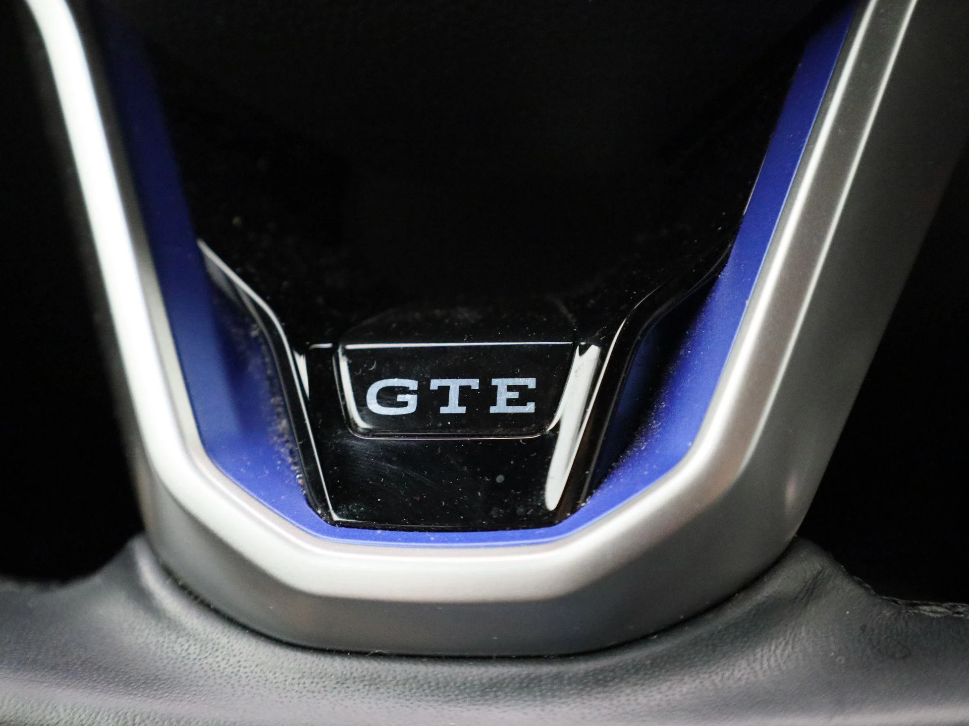 Volkswagen-Golf-image-26