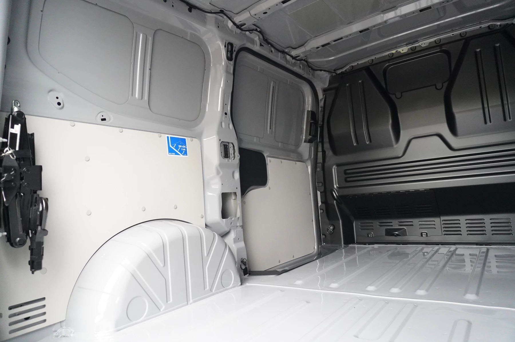 Volkswagen-Transporter-image-8