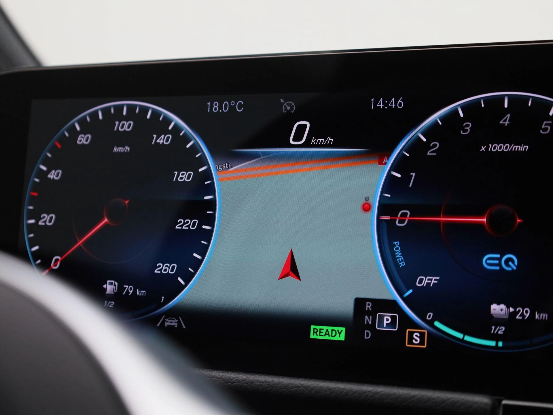Mercedes-Benz-GLA-image-27