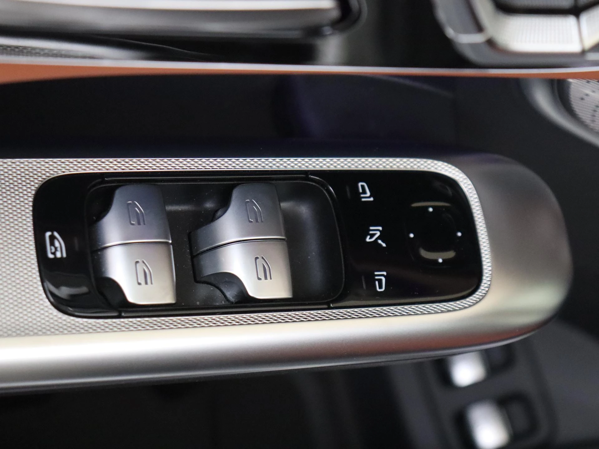 Mercedes-Benz-GLC-image-25