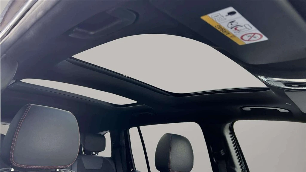 Mercedes-Benz-EQB-image-22