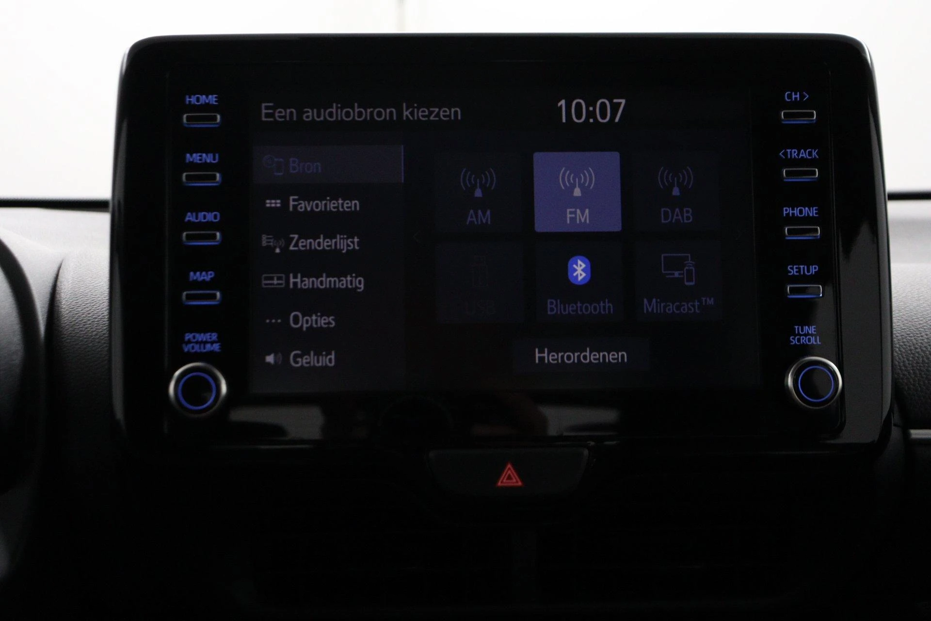 Mazda-2 Hybrid-image-6