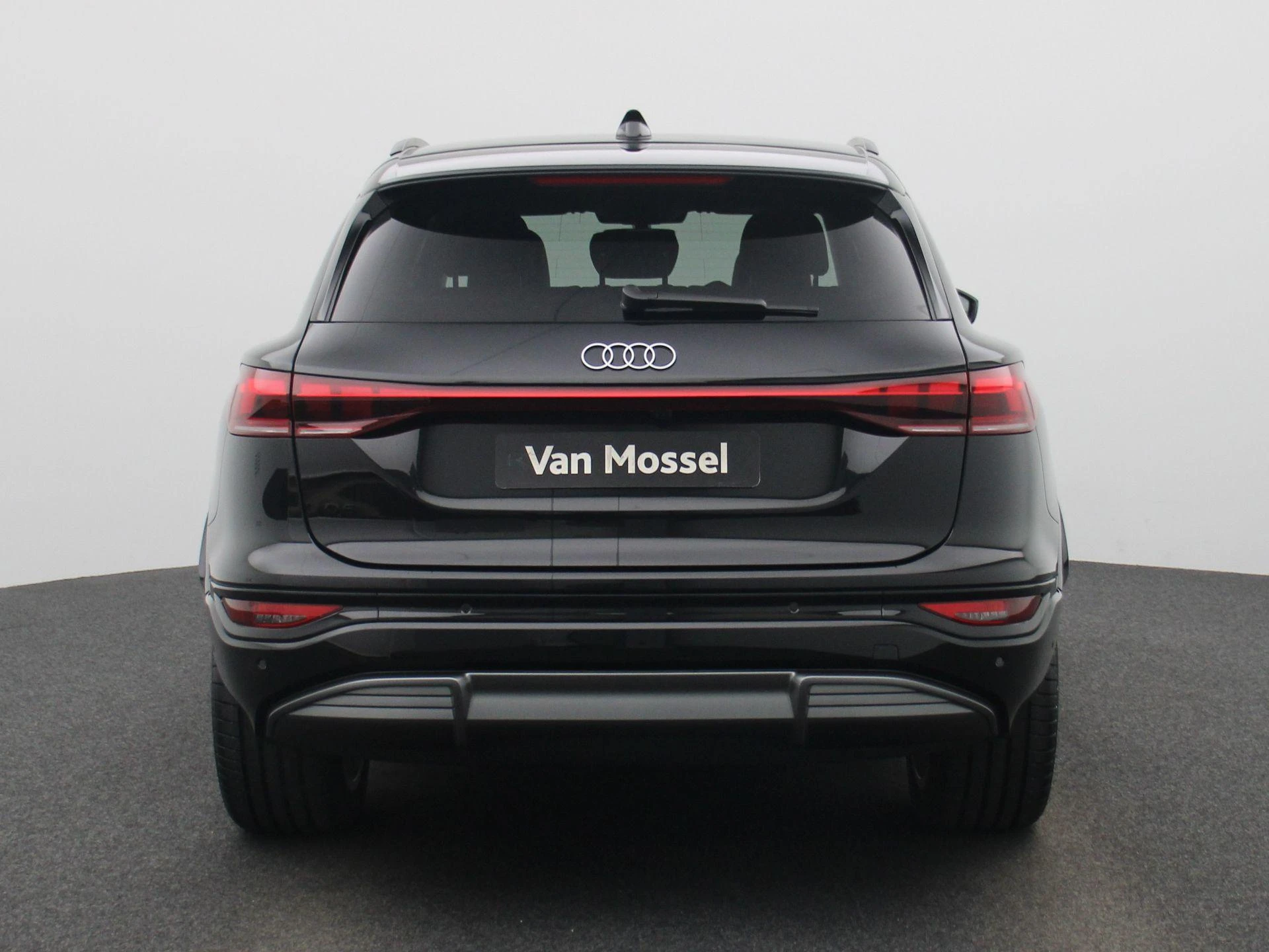 Audi-Q6 e-tron-image-4