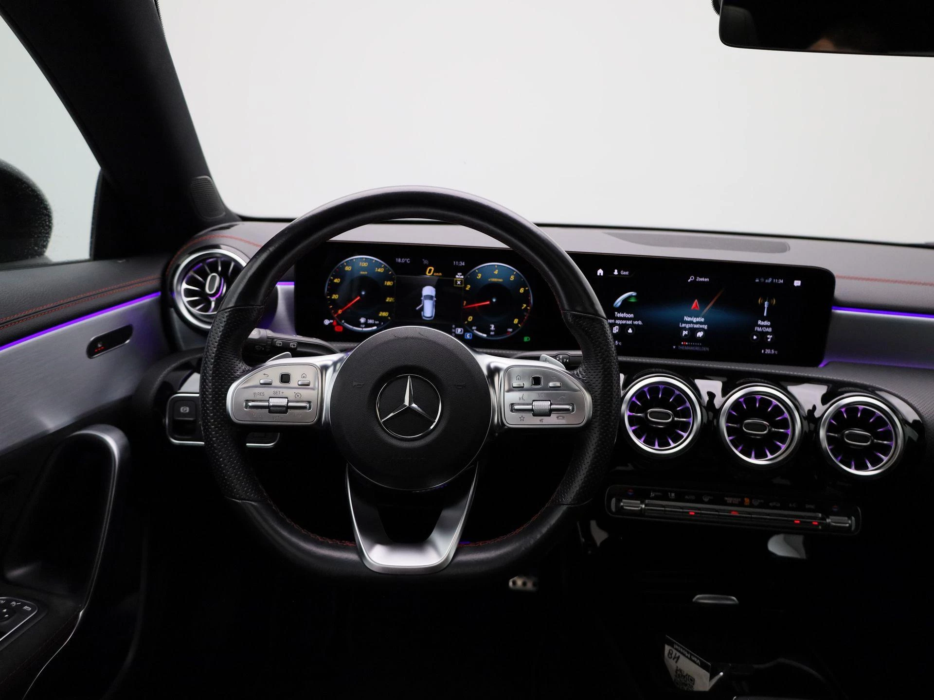 Mercedes-Benz-CLA-image-6