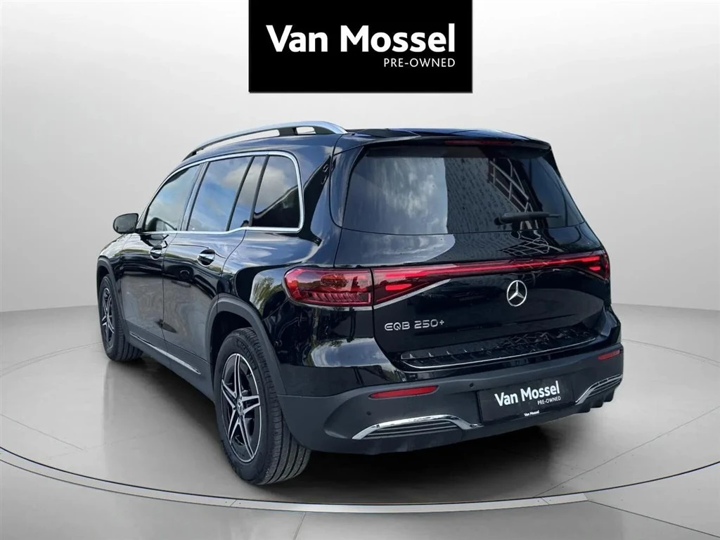 Mercedes-Benz-EQB-image-6