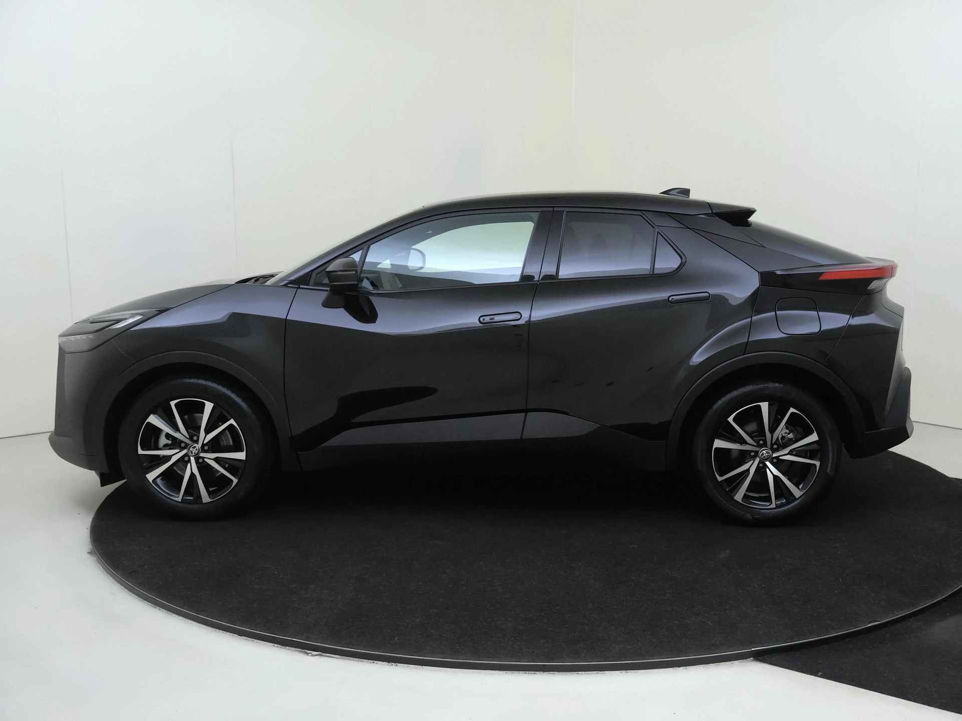 Toyota C-HR 2.0 Plug-in Hybrid 220 Business Plus