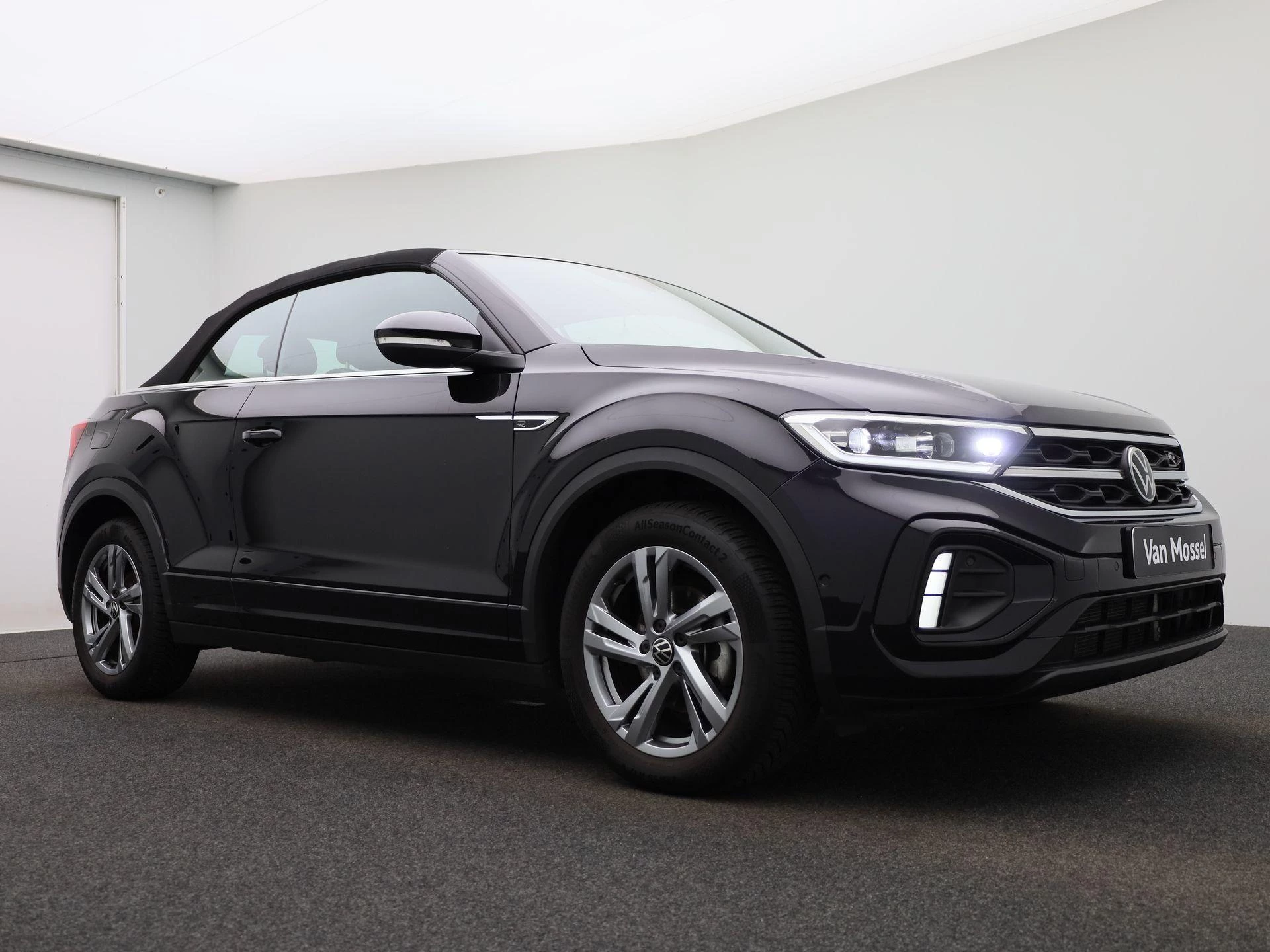Volkswagen-T-Roc-image-18