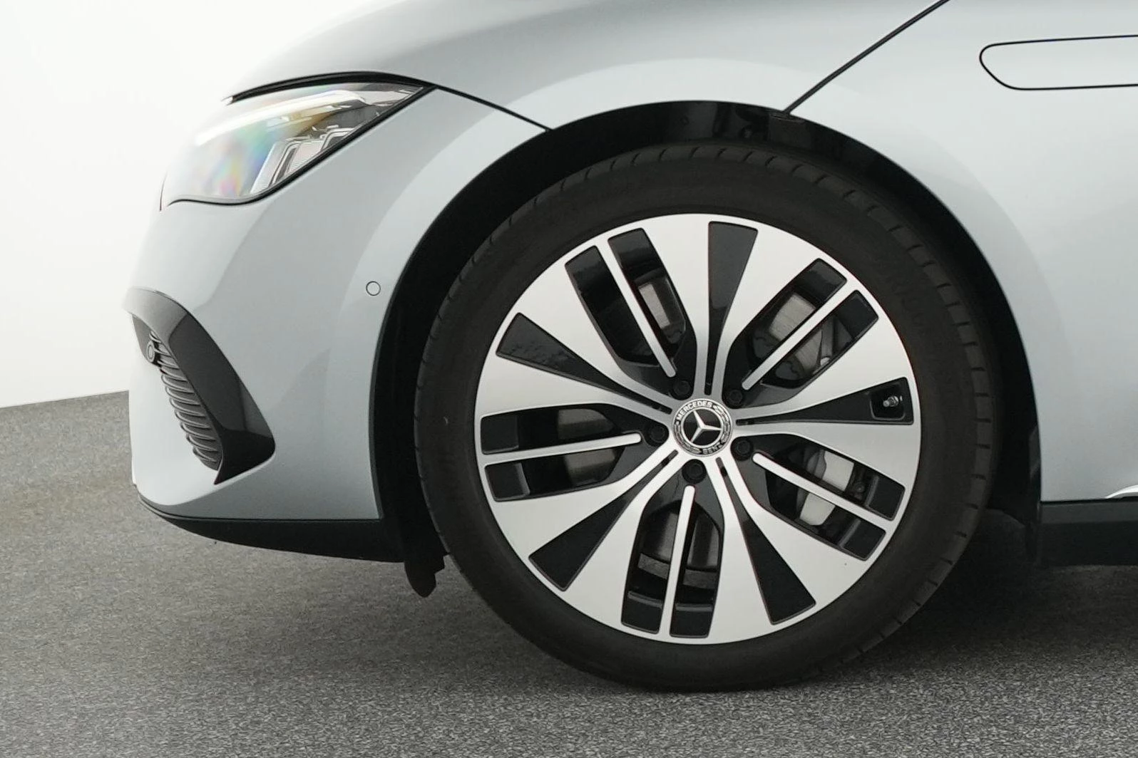 Mercedes-Benz EQE 300 Luxury Line + LEDER + TREKHAAK + CARPLAY + CAMERA +