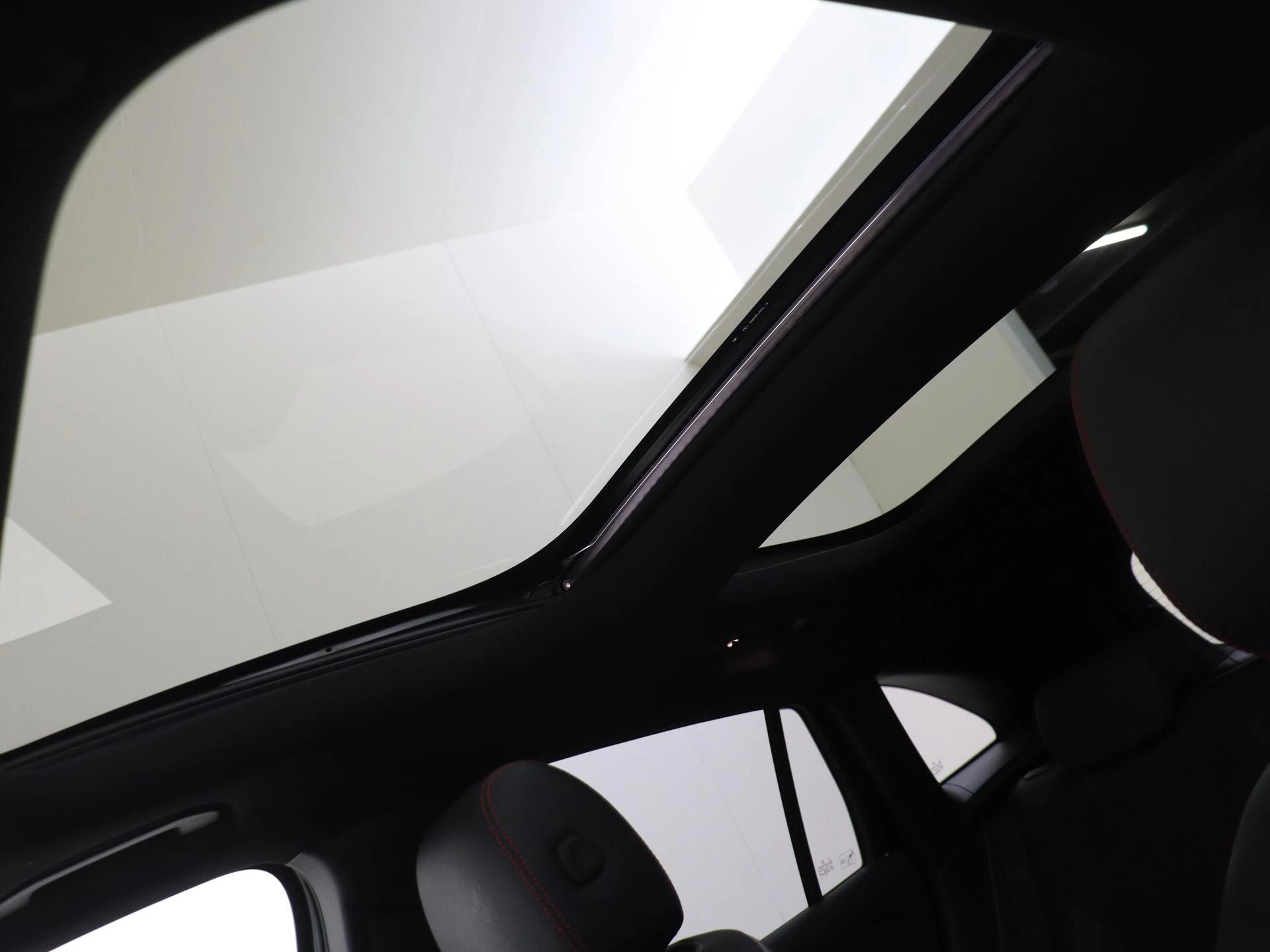 Mercedes-Benz-EQA-image-28